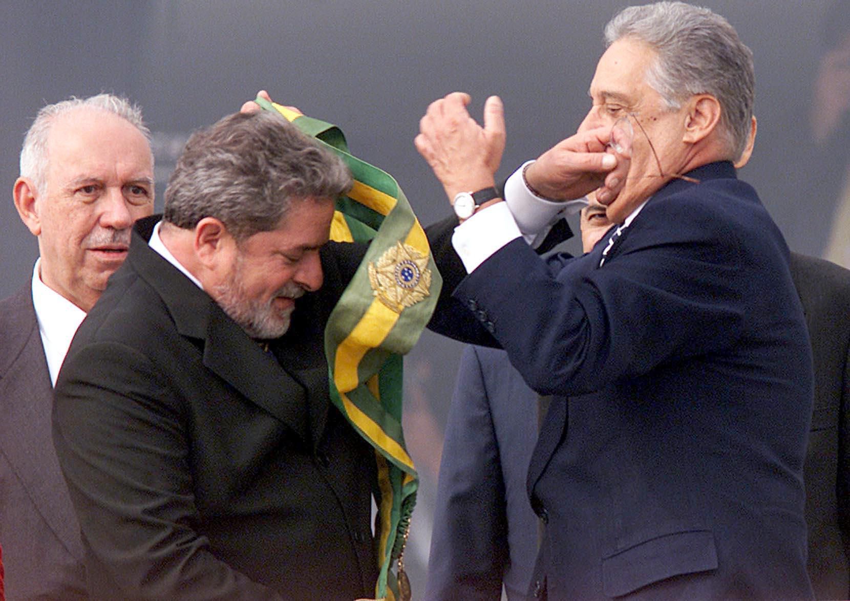 O Executivo manteve condições de aprovar projetos nas gestões de <b>Lula</b>, eleito com uma coalizão mais heterogênea que também incorporava o centro. O apelo popular por políticas de inclusão deram ao petista apoio consistente no Congresso