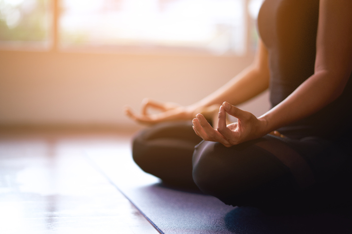 Acessórios para yoga: o que você precisa para começar a prática? - Estadão  Recomenda