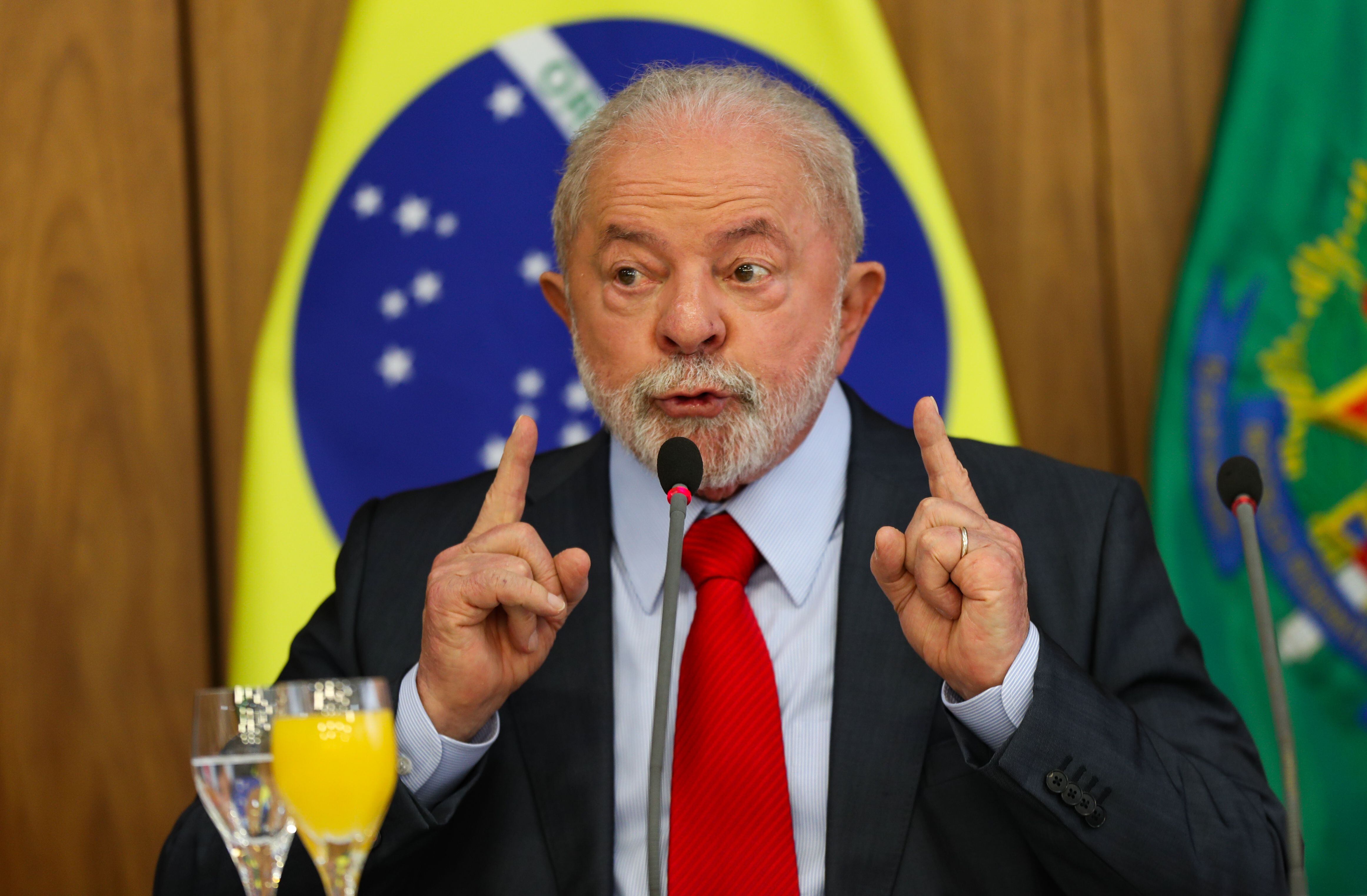 Na GloboNews, Lula não disfarça preocupação com os militares