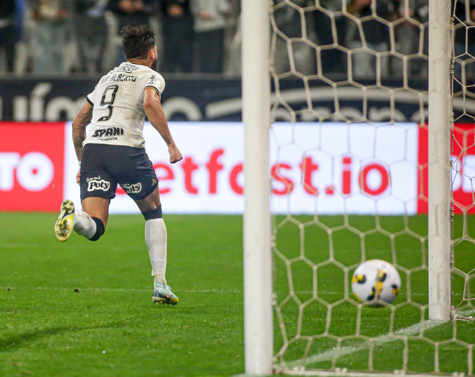 Cobrado, Wesley chutou mais vezes ao gol do que Yuri Alberto; torcida do  Corinthians aprova atuação - Gazeta Esportiva