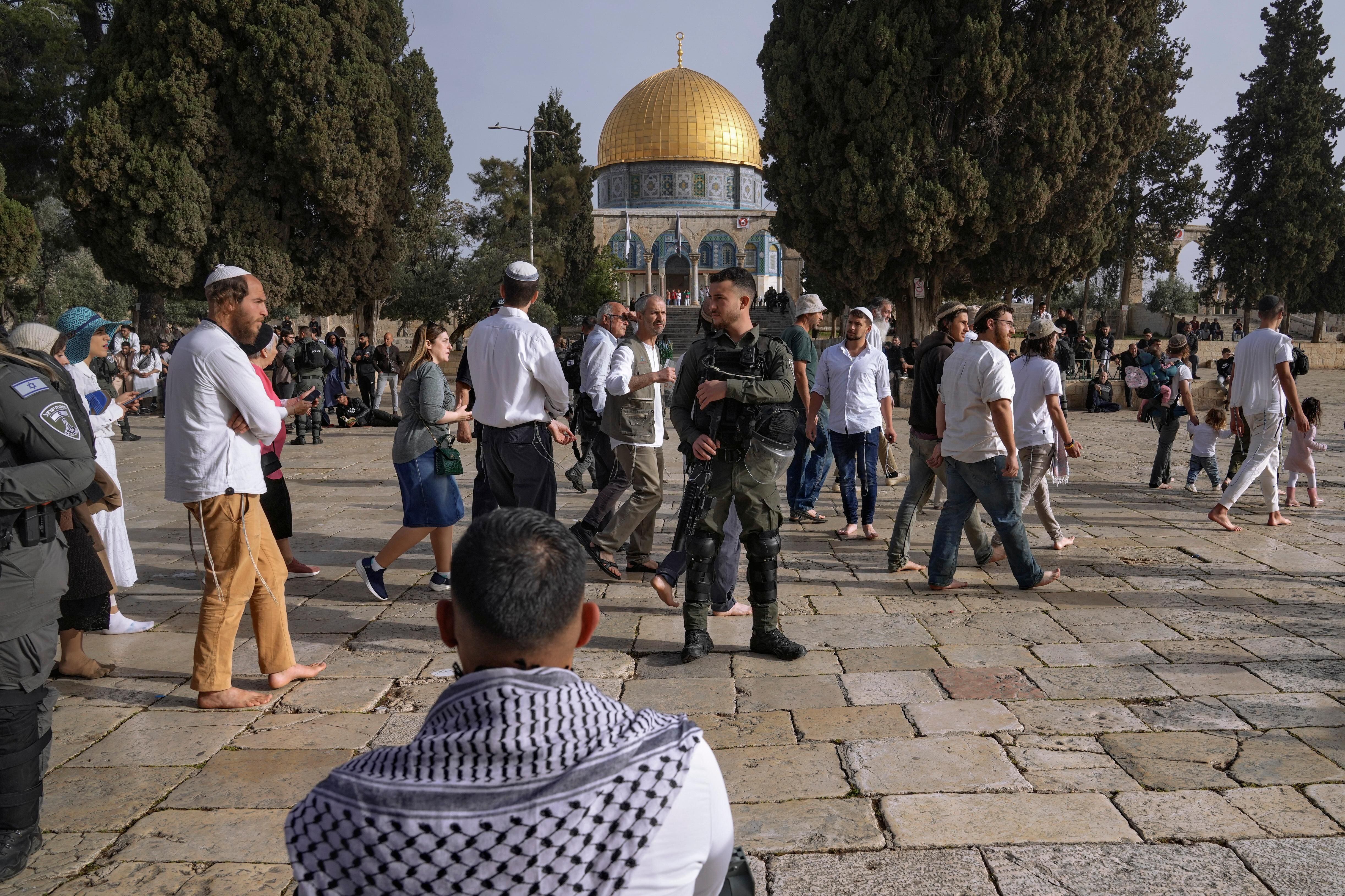 Mesquita símbolo de Gaza é destruída durante bombardeios