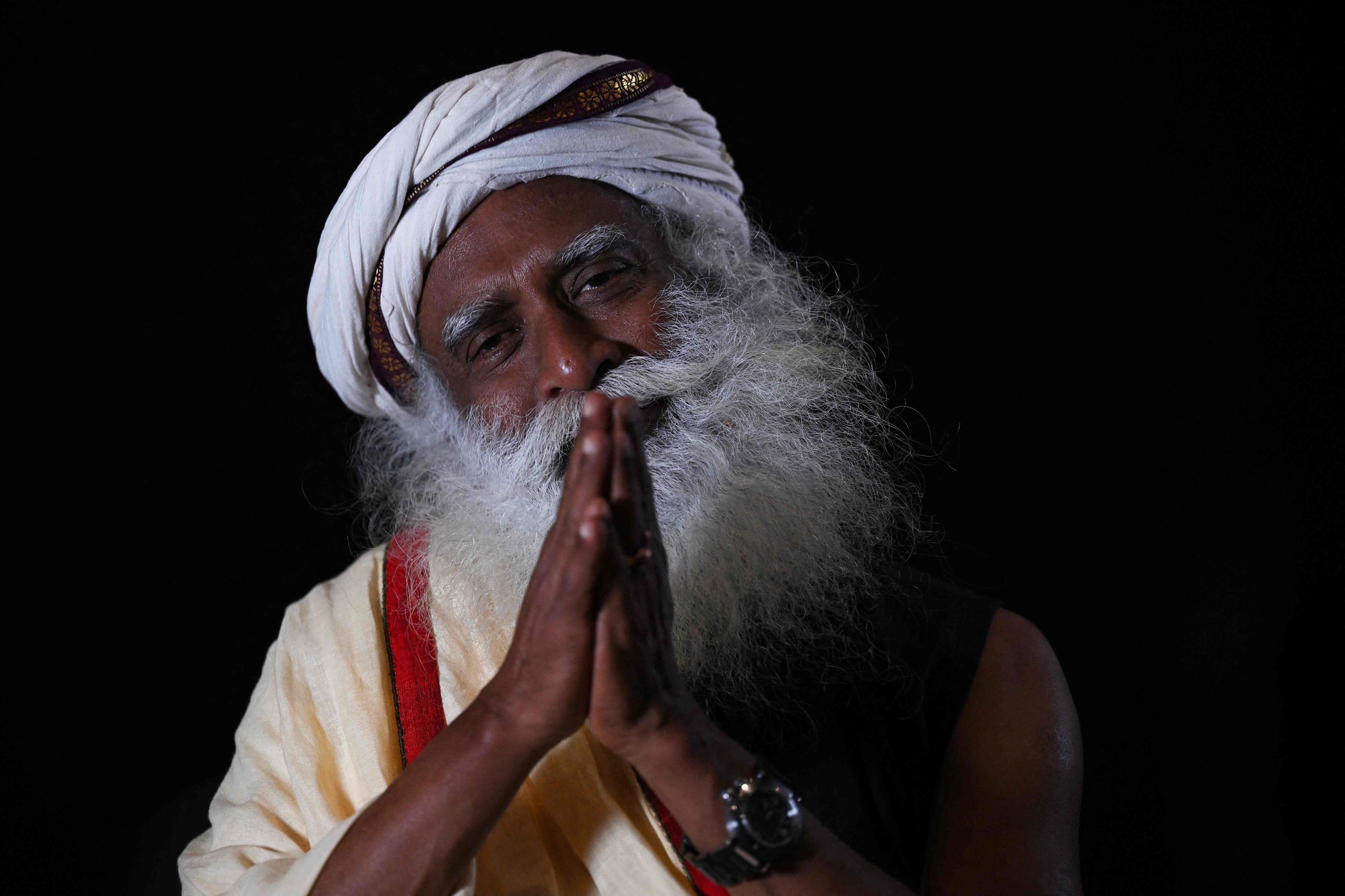 Yoga é uma tecnologia de bem-estar' e, se usada bem, 'cria êxtase', diz o  superastro iogue Sadhguru - Estadão