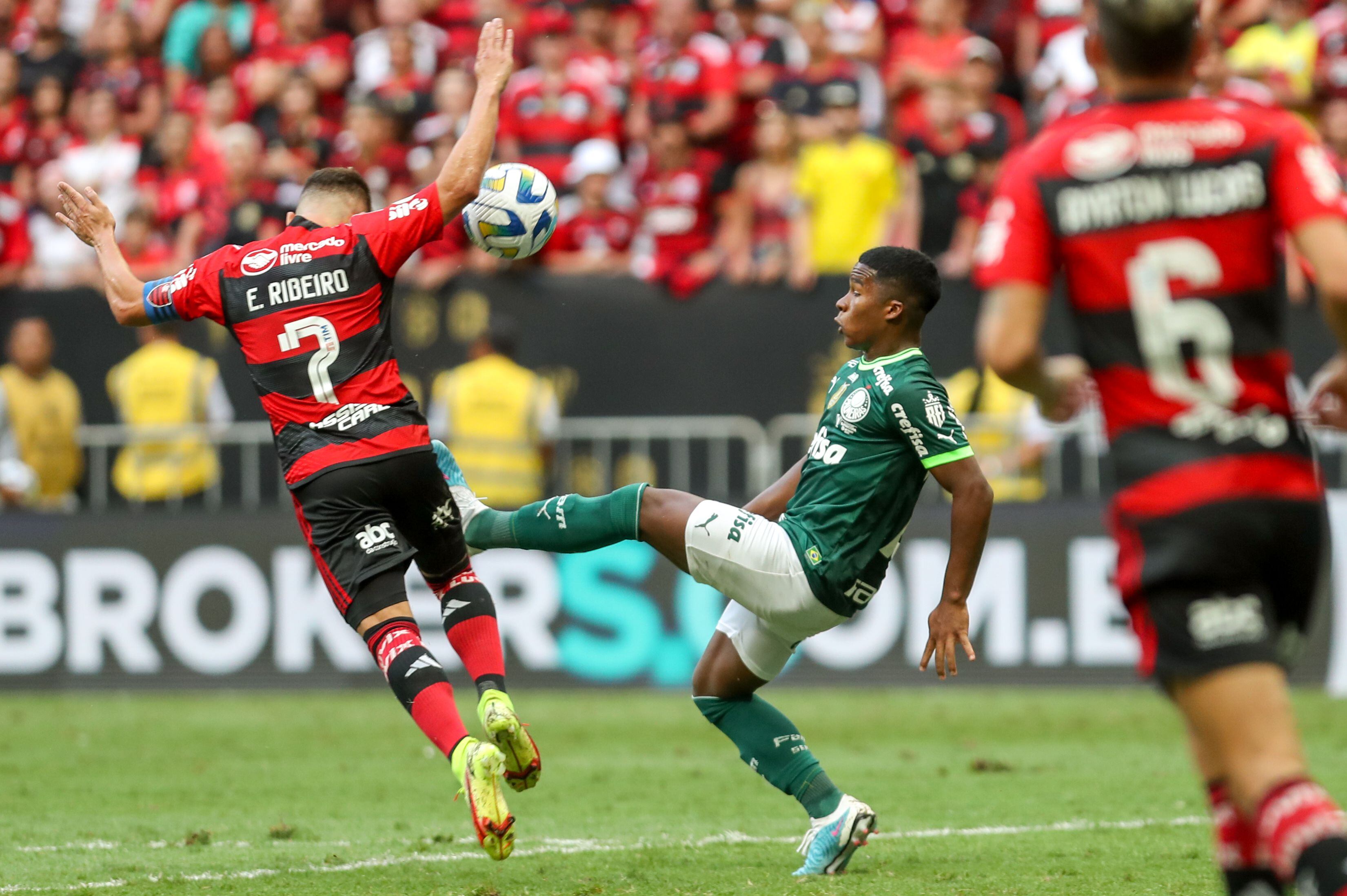 BOMBOU! Bayern campeão mundial, decepção do Palmeiras e Flamengo favorito  ao título brasileiro - ESPN