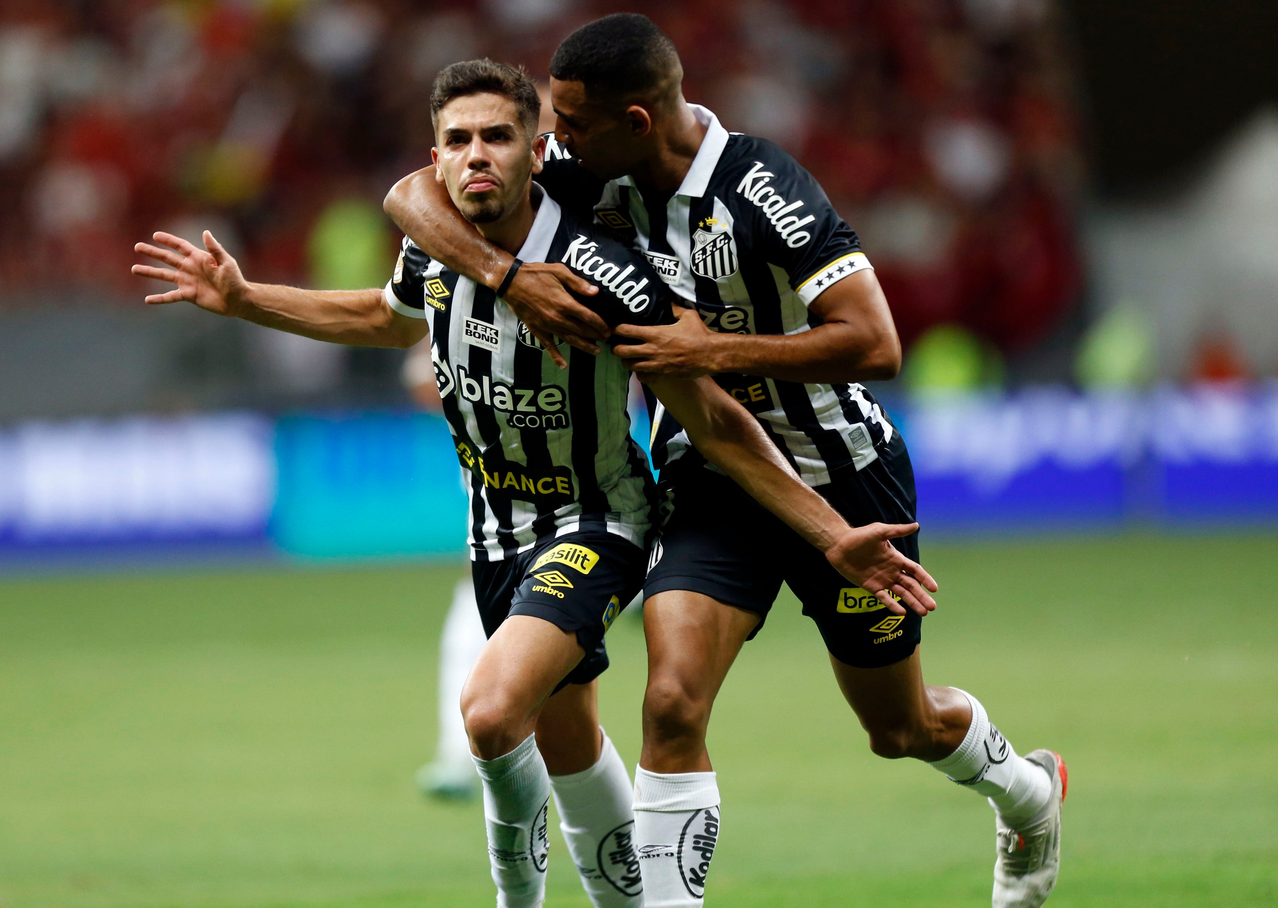 Santos vence o Flamengo em jogão no Mané Garrincha lotado