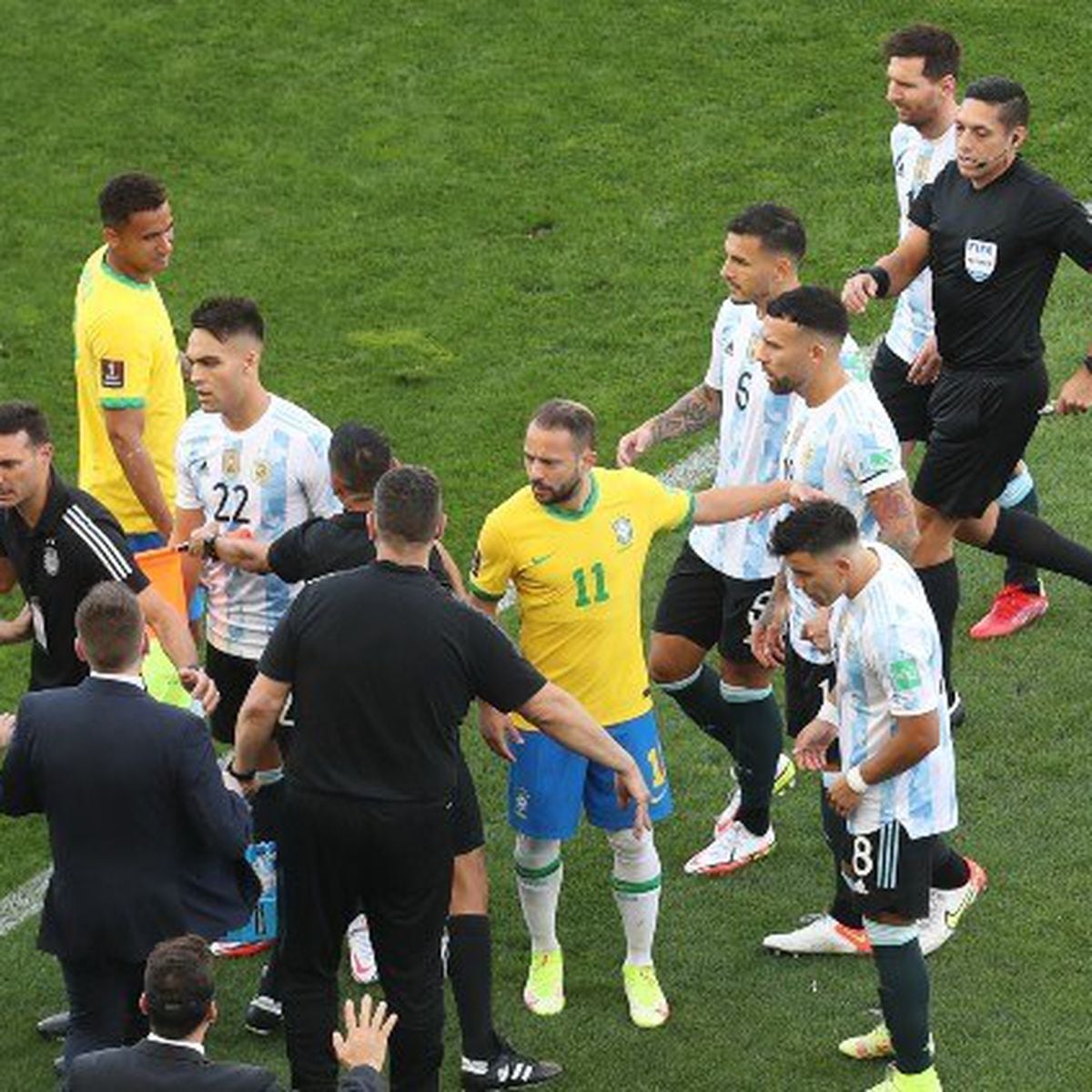 Agentes da Anvisa entram em campo e Brasil x Argentina é suspenso