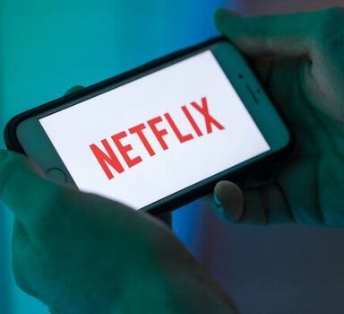 Netflix lança canal para compartilhar figurinhas de filmes e séries no  WhatsApp; saiba como