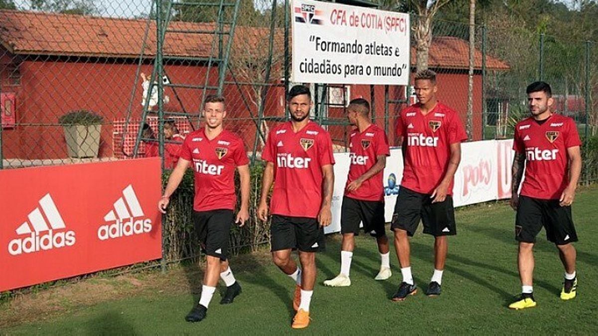 São Paulo conta com o reforço de jovens de Cotia no treino desta segunda