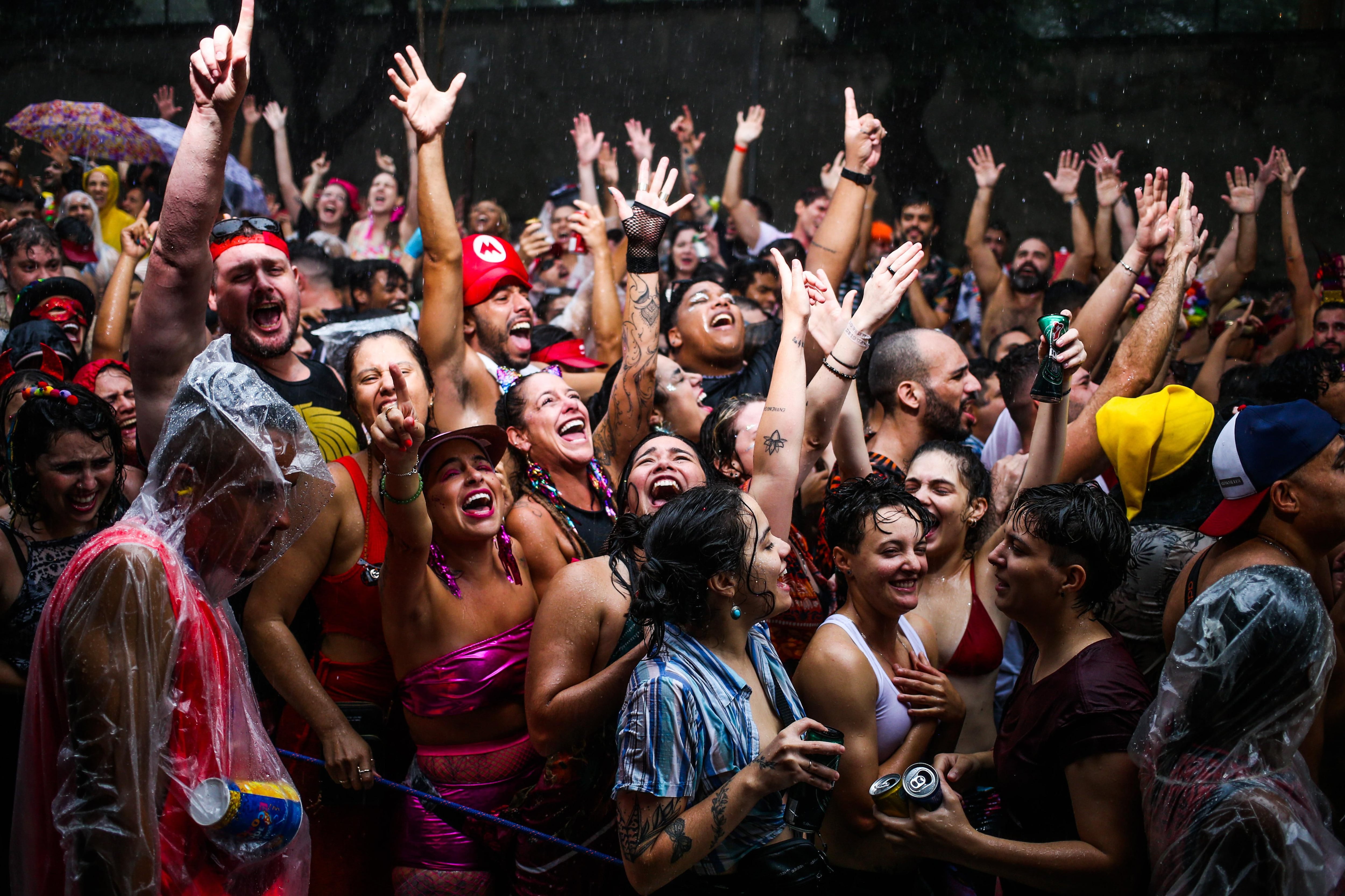 Polêmica 'bloco x bloquinho' alimenta rivalidade no carnaval de