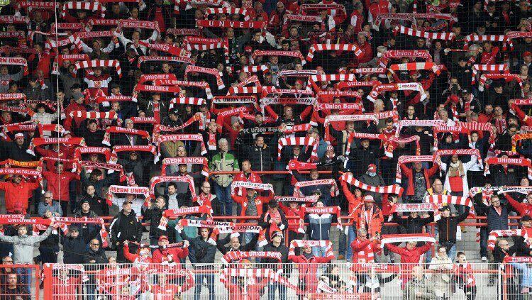 Luta contra o racismo: jogadores de Union Berlim e Schalke 04