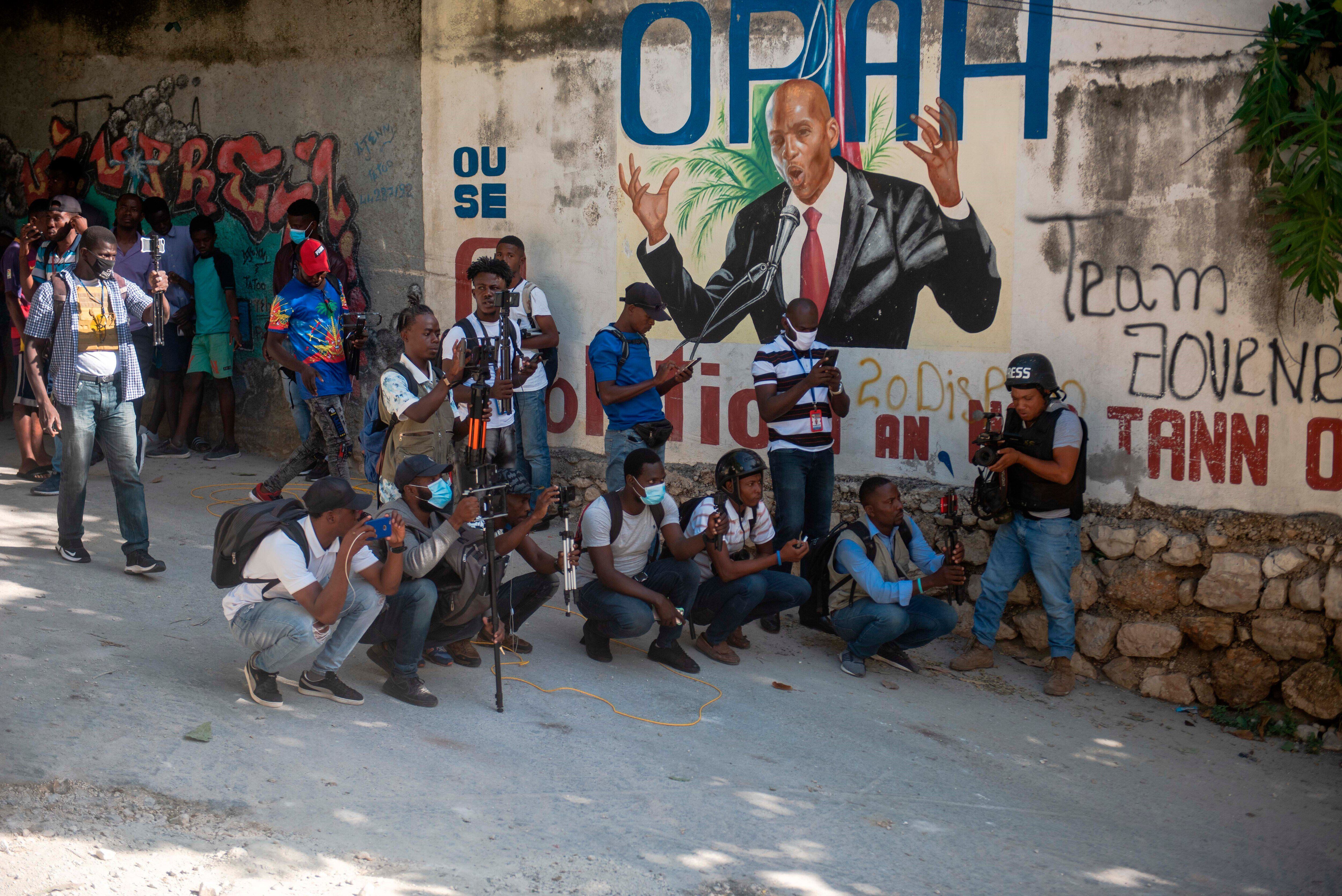 Ato na Praça Mauá homenageia presidente morto no Haiti