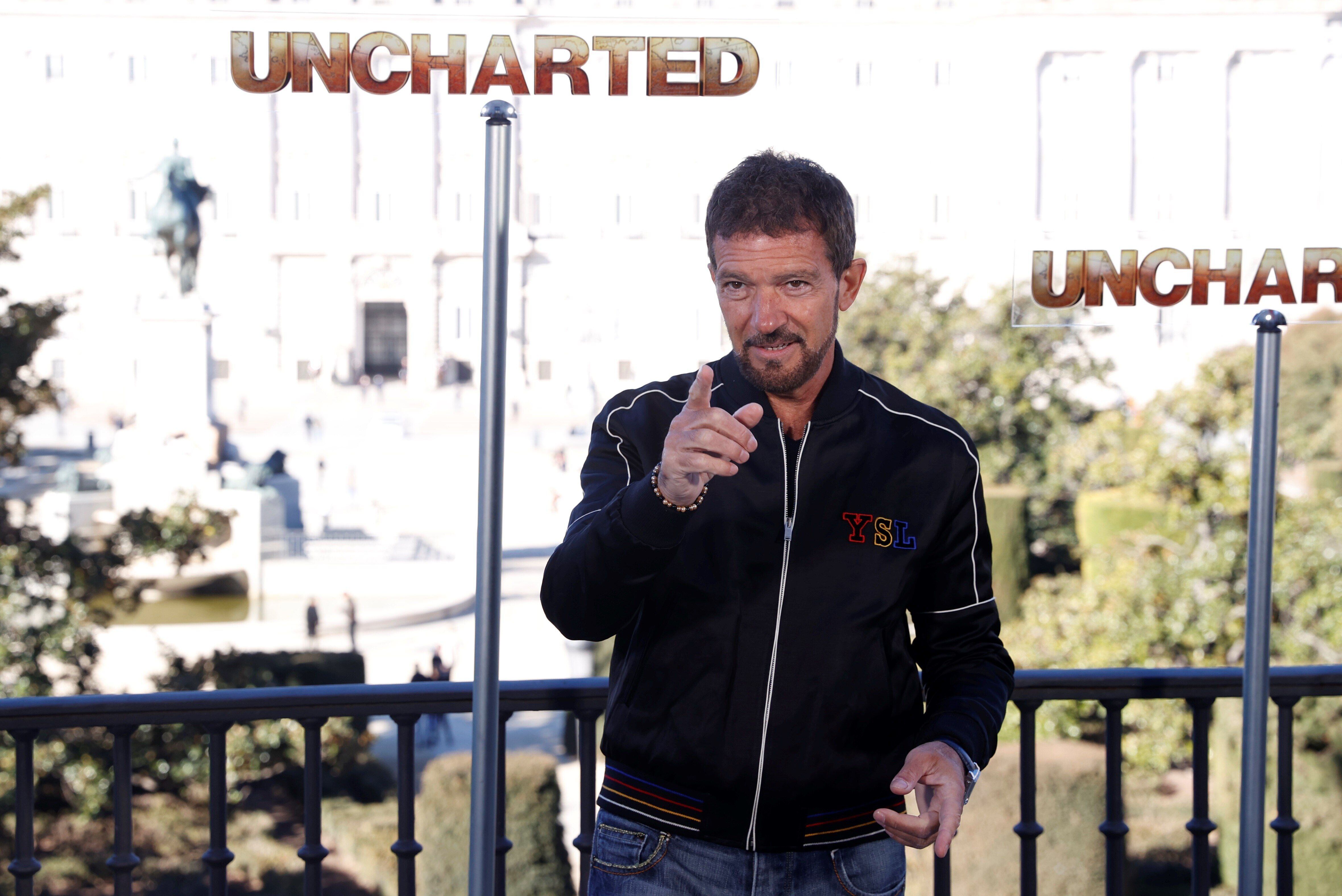 Tom Holland participa de première de “Uncharted – Fora do Mapa” em