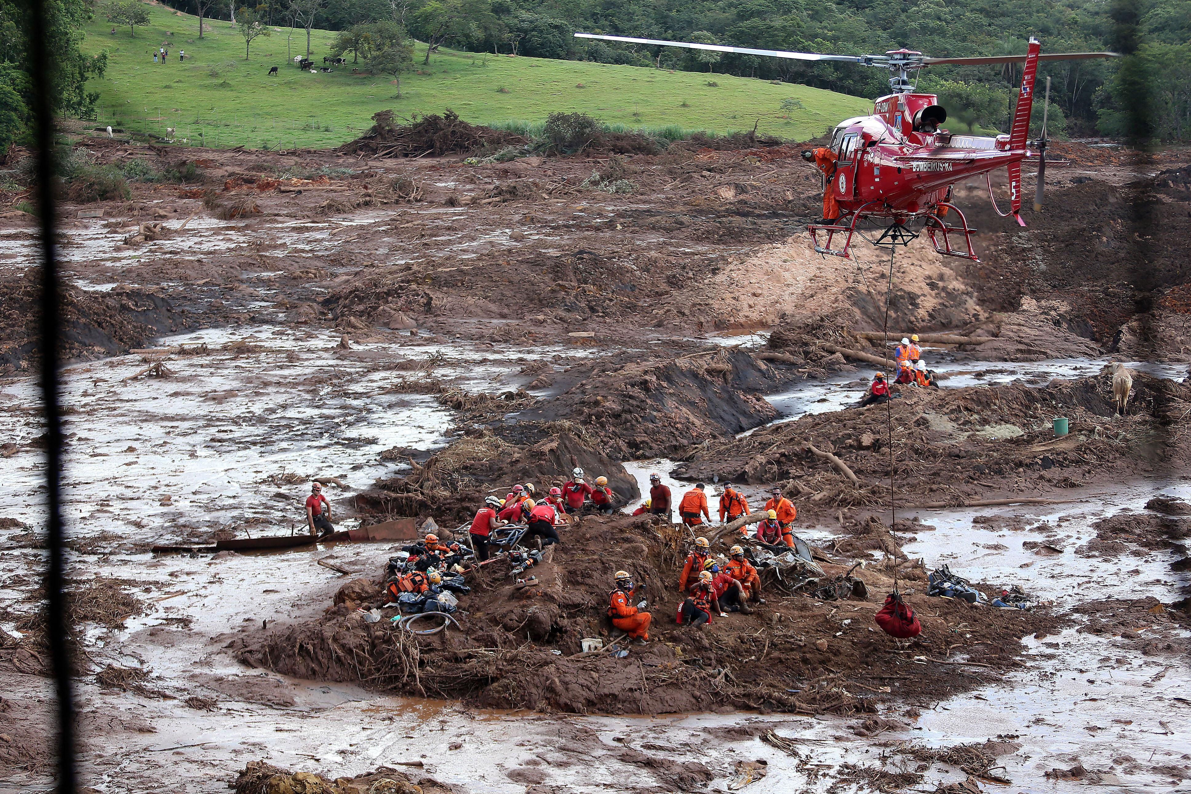 Bombeiros já localizaram sete corpos na barragem em Brumadinho - Portal  Agita