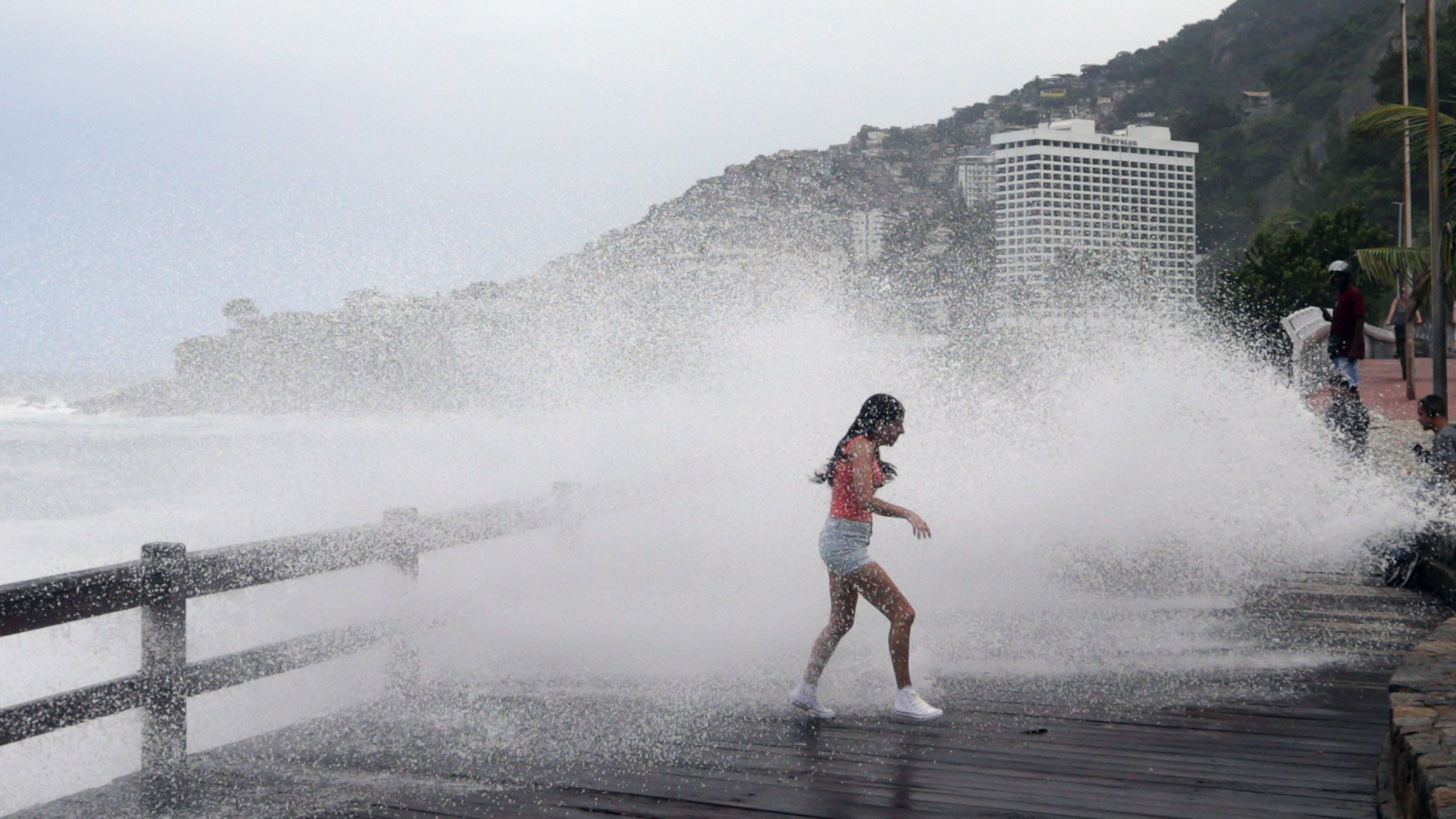 Ciclone no Sul: RS e SC têm alerta vermelho de alto perigo de temporal