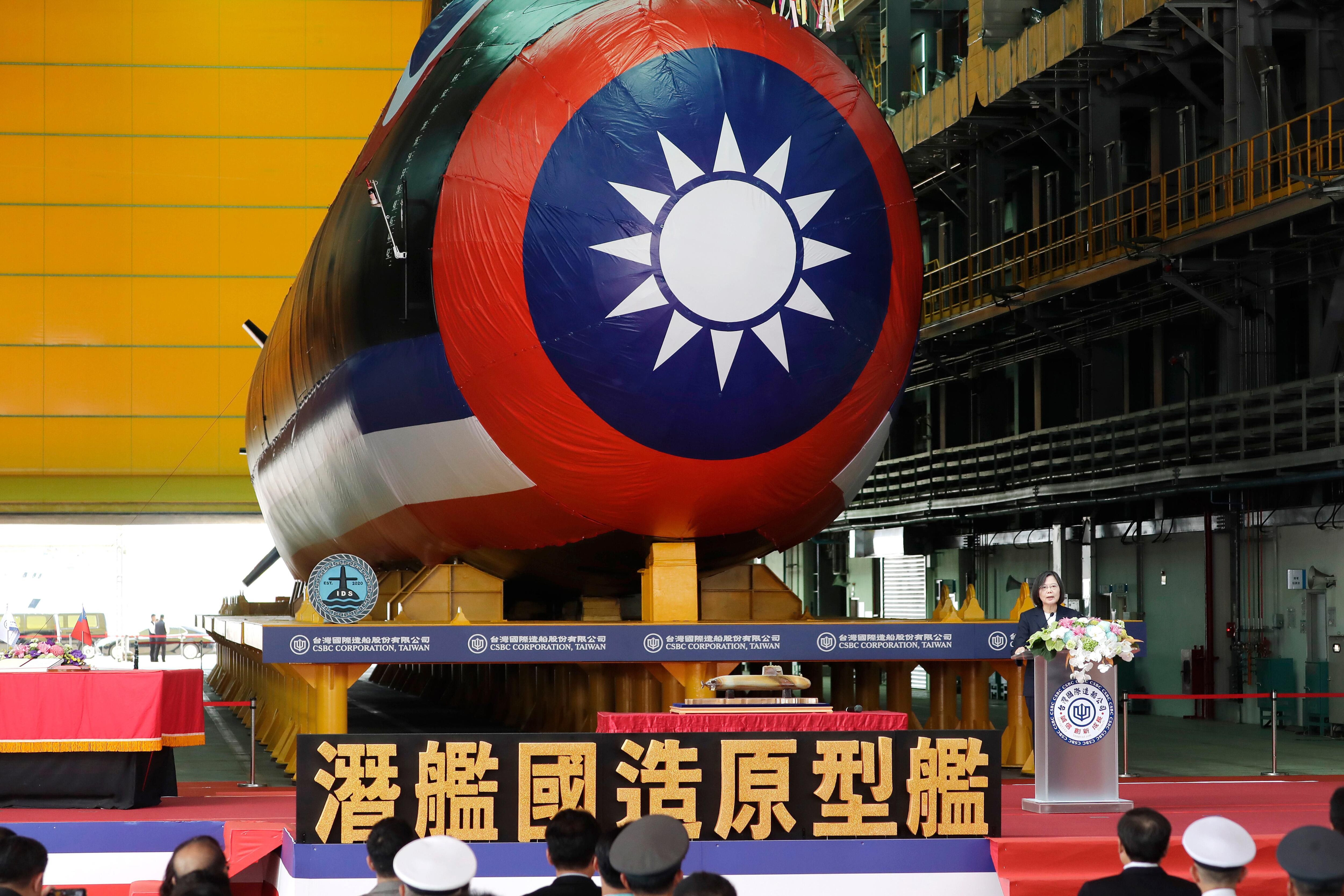 Taiwan apresenta primeiro submarino de produção local