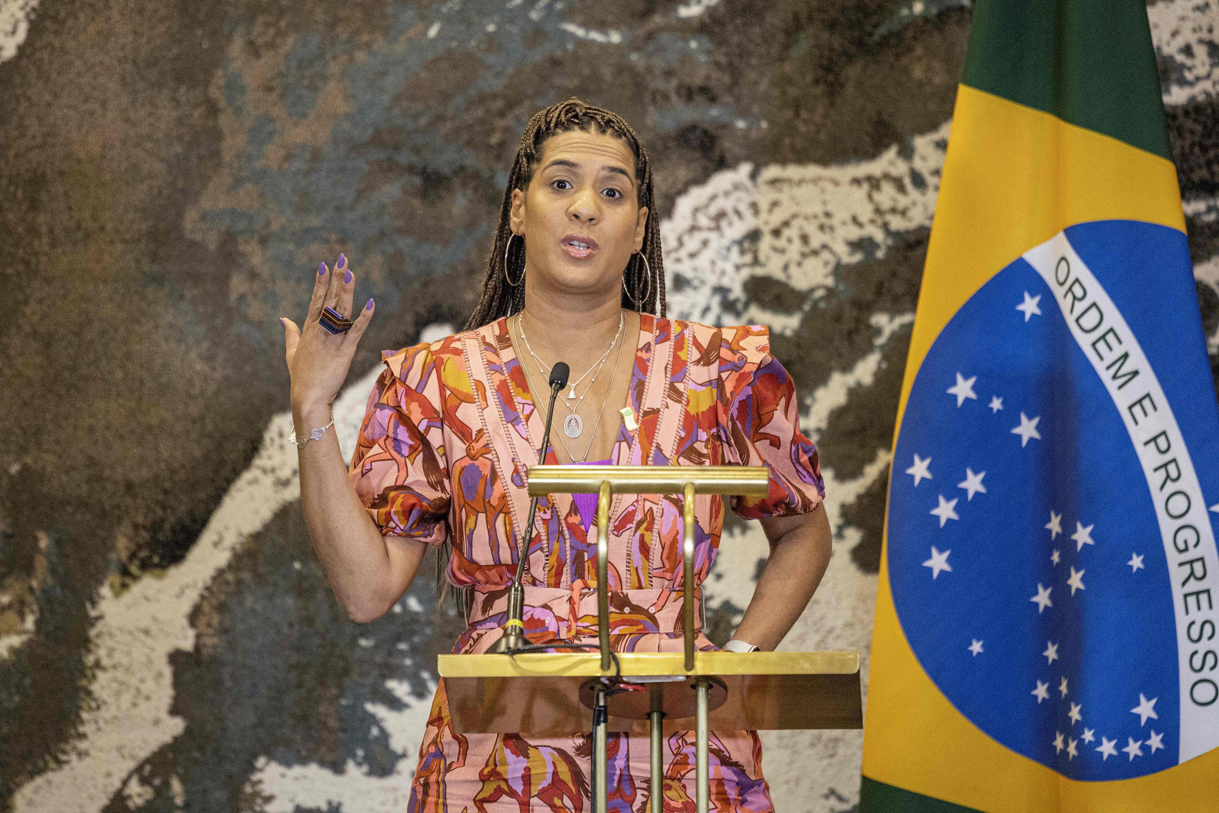 Ministra Anielle Franco viaja em jatinho da FAB para estar na final da Copa  do Brasil no domingo