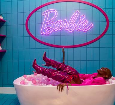 Billie Eilish lança coleção-cápsula inspirada no filme Barbie