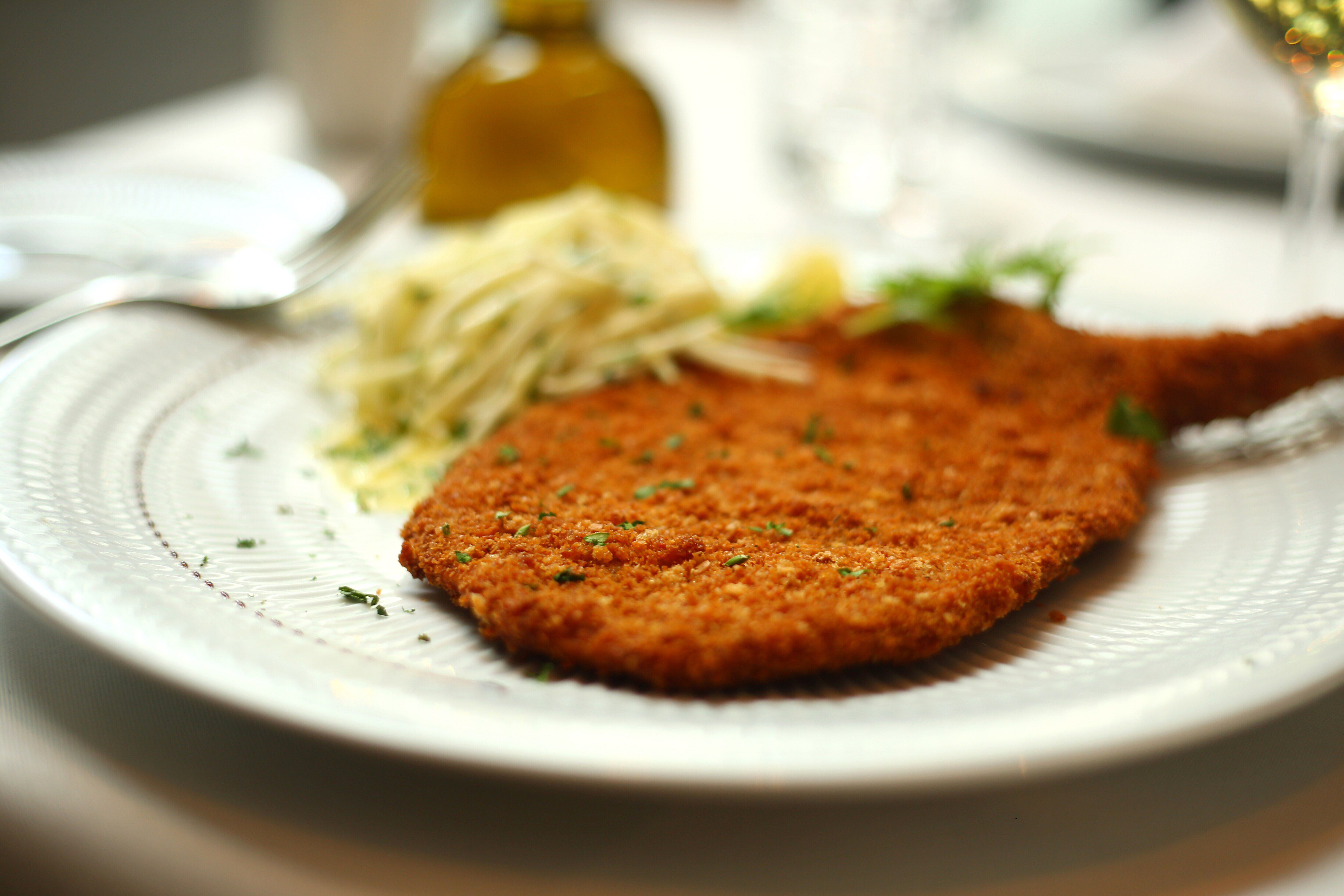 Onde comer bife à milanesa em SP: 20 casas que servem versões crocantes e  sequinhas