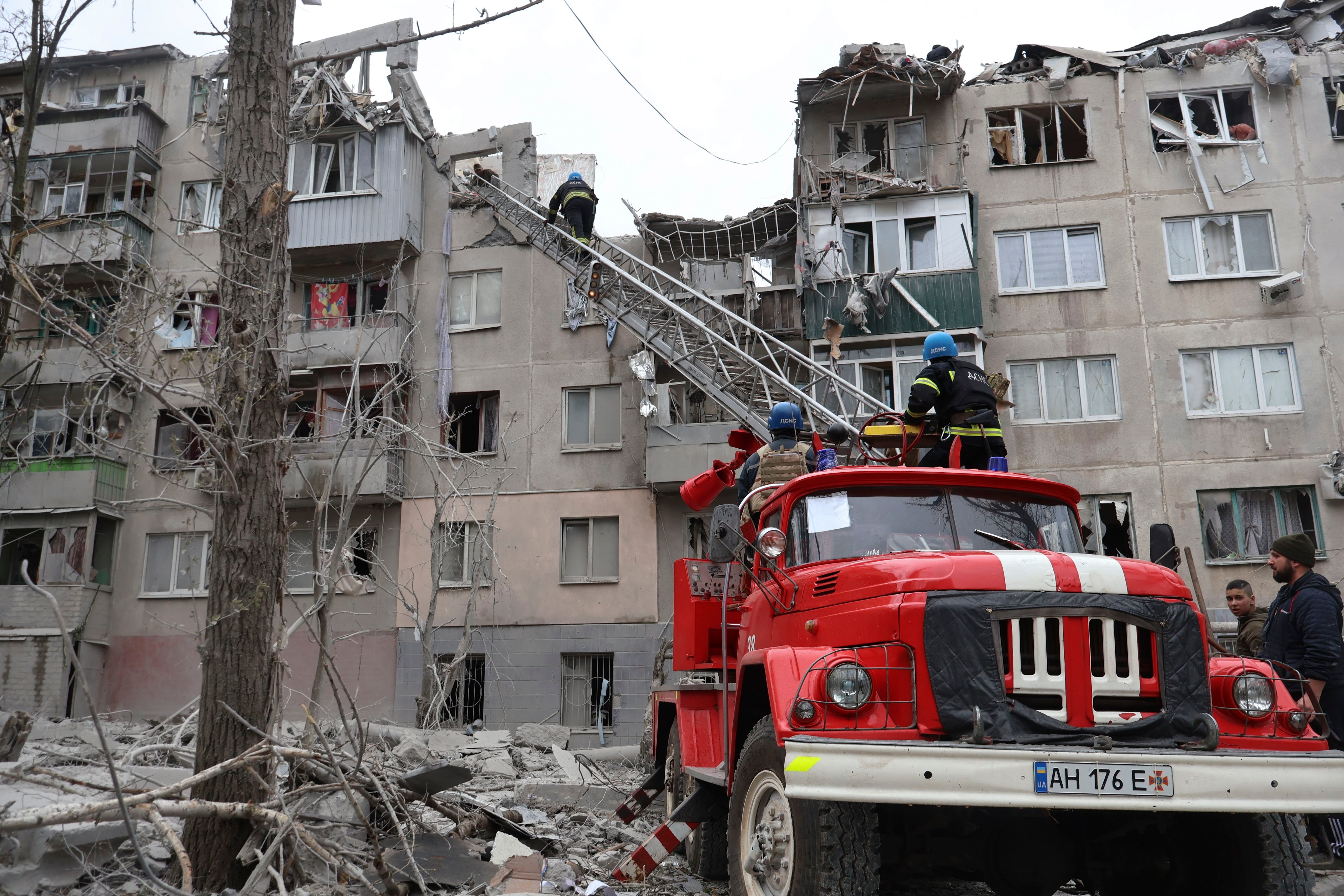 Rússia prende inspetores após explosão em mina matar dezenas – DW