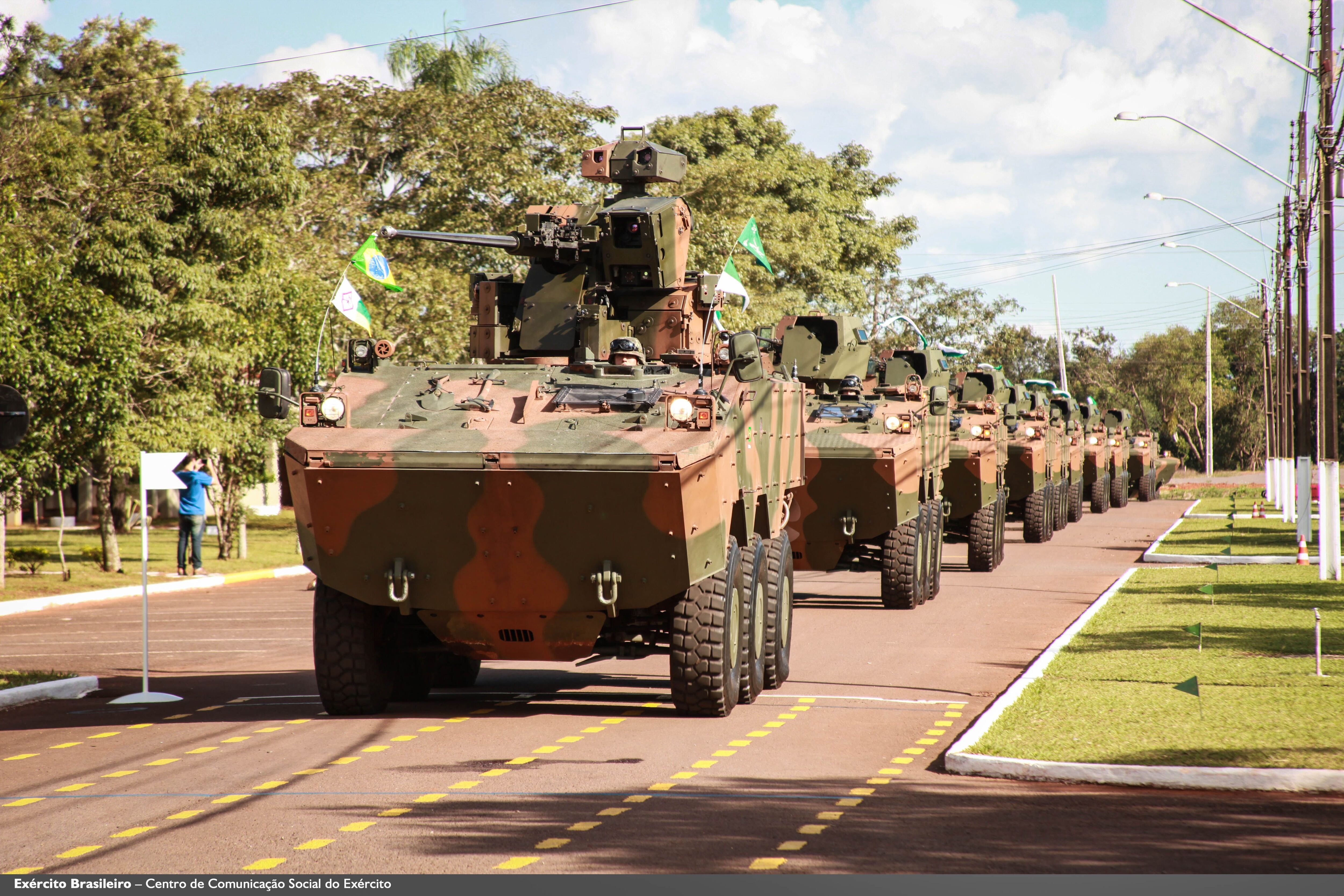 Mulheres-soldados Do Exército Brasileiro Desfilando No Dia Da Independência  Brasileira Imagem de Stock Editorial - Imagem de defesa, naturalizado:  255485609