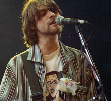 Filha de Kurt Cobain casa-se com filho de Tony Hawk