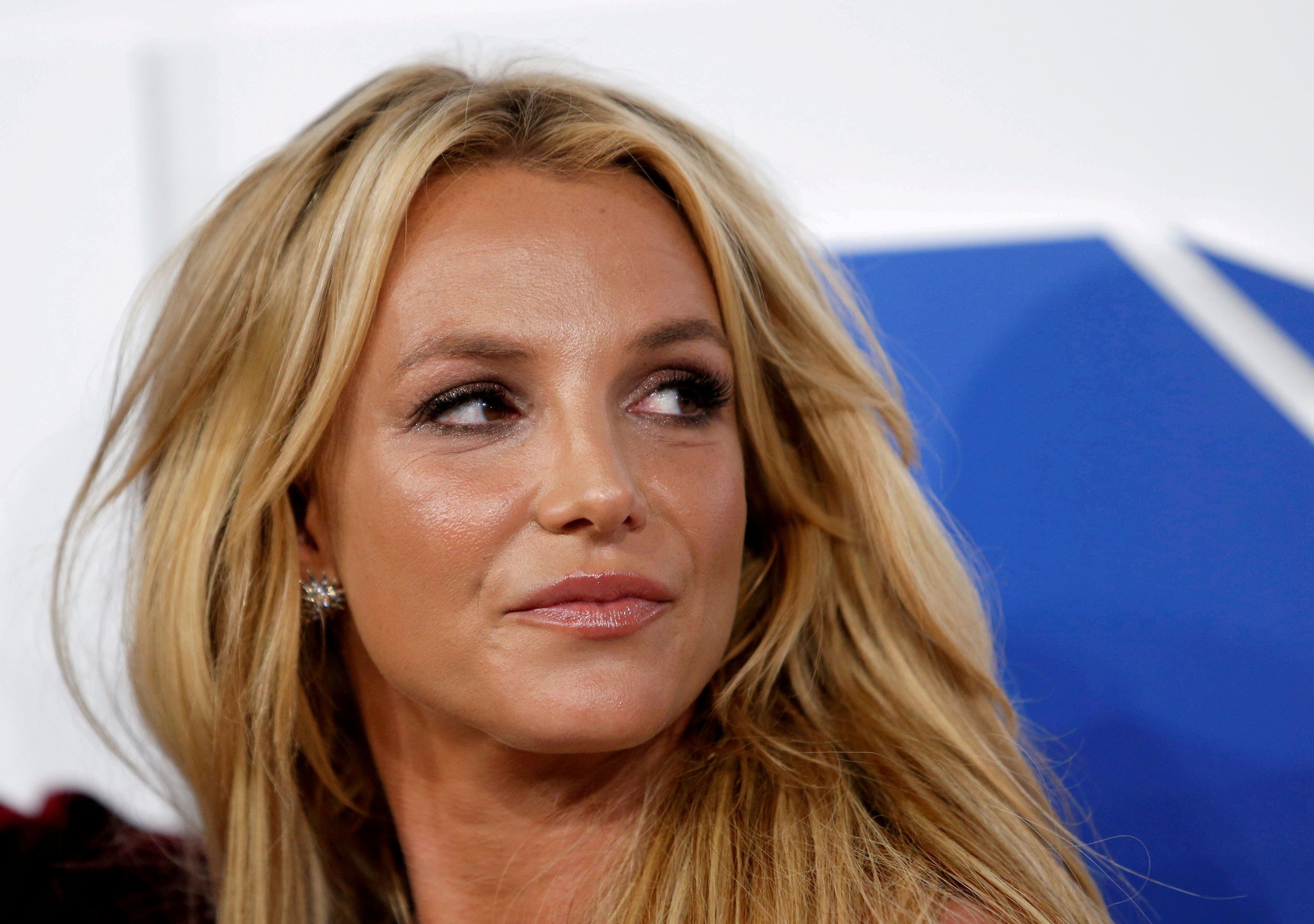 Donatella Versace dá detalhes sobre seu encontro com Britney Spears