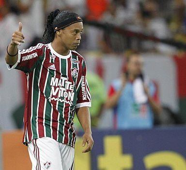 No Dia da Mentira, Racing uruguaio anuncia Ronaldinho e admite piada