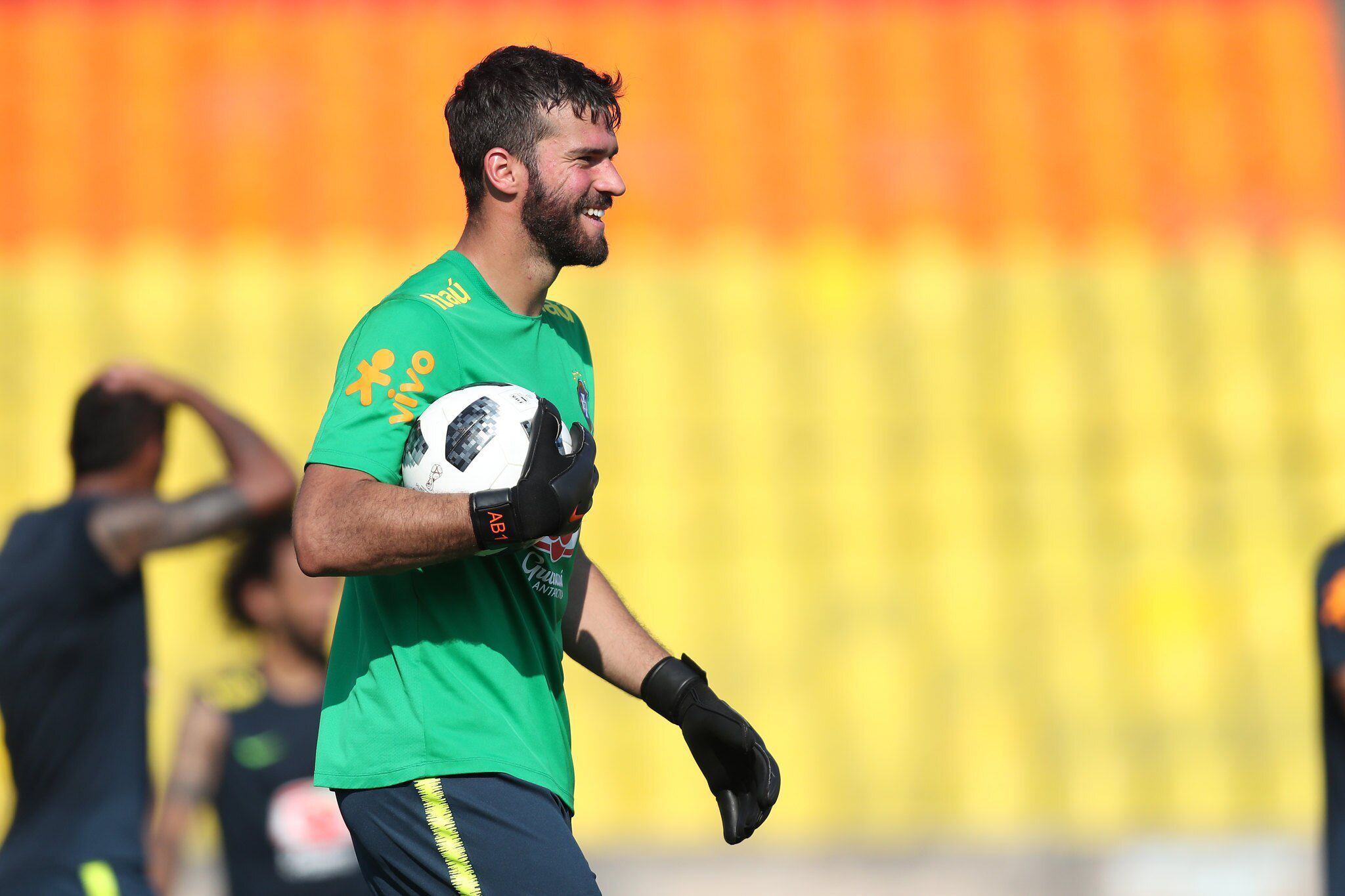 Goleiro Alisson é cortado da estreia do Brasil nas eliminatórias para a  Copa