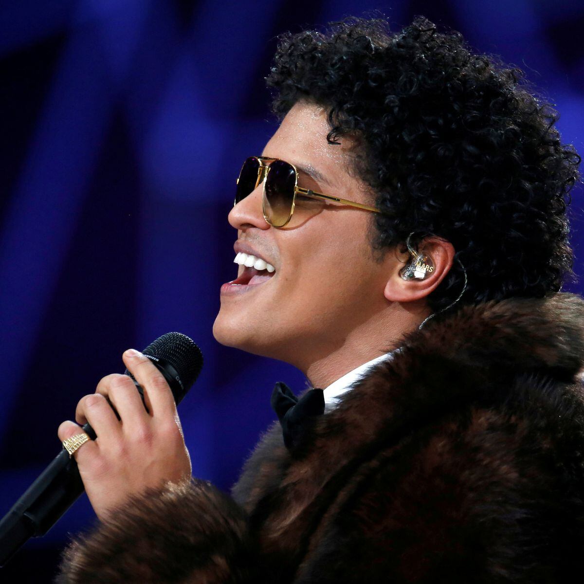 Aos 6 anos, Bruno Mars aparecia na MTV por imitação de Elvis Presley