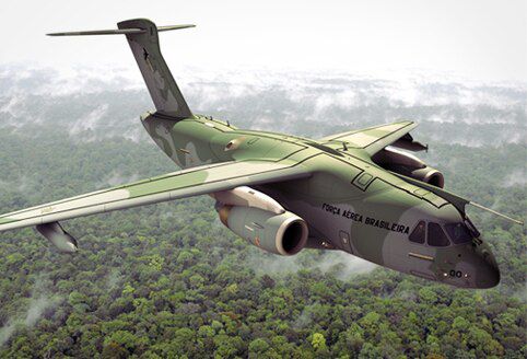 Primeiro jato Gripen comprado pela Força Aérea alça voo no país