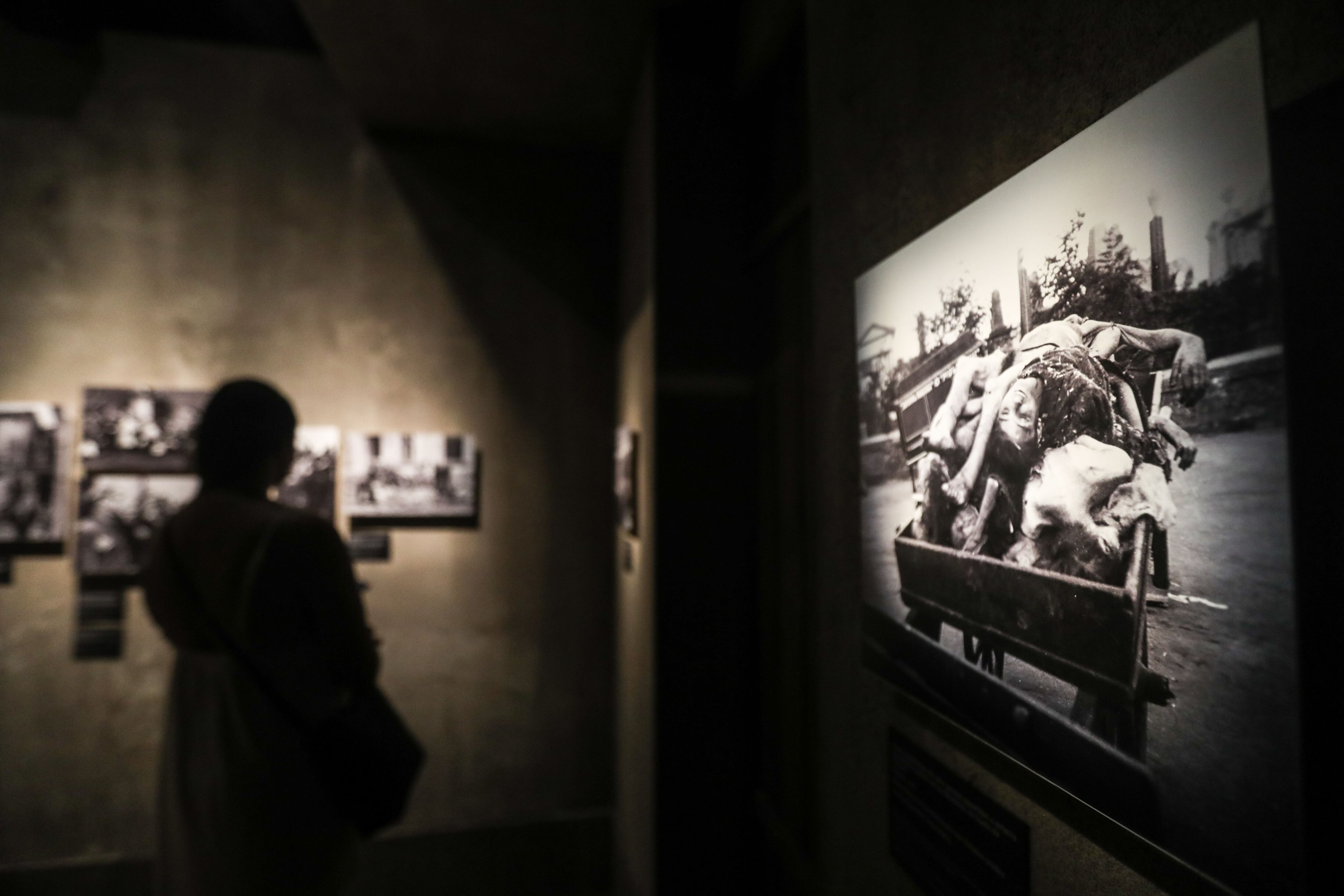 Impactante exposição A Tragédia do Holocausto, no MIS, parte da vida de  sobrevivente para expor horror nazista - Estadão