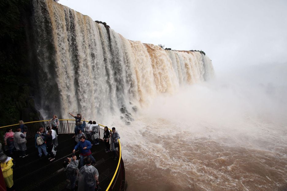 As Cataratas do Iguaçu, na fronteira do Brasil com a Argentina, são a principal atração do parque nacional, que já era operado por uma concessionária e foi relicitado em março