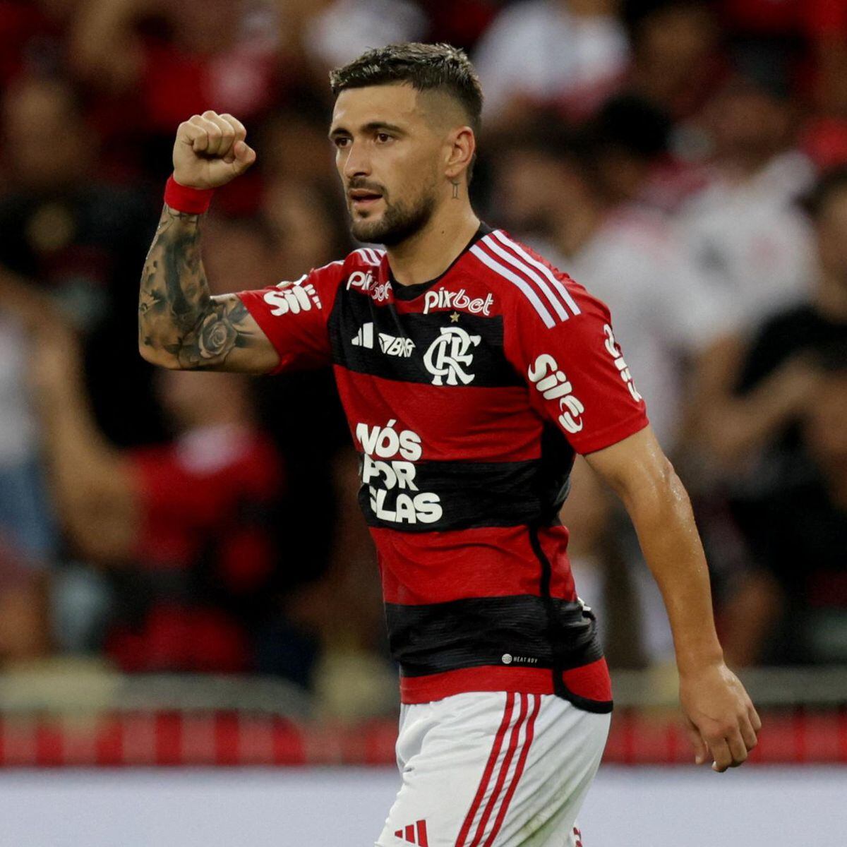 PLACAR  Flamengo despacha Bragantino e cola no Palmeiras