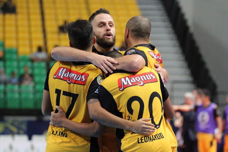 Corinthians empata no fim, mas é derrotado nos pênaltis e cai na semifinal  do Mundial de Futsal