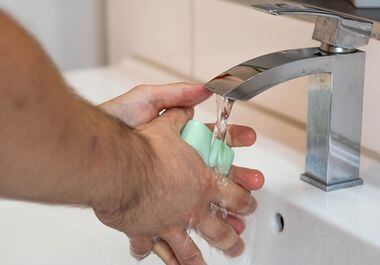 Portal PUC-Campinas » » Estudo realizado na PUC-Campinas mostra que celular  sem limpeza pode ser depósito de bactérias e colocar em xeque higienização  das mãos