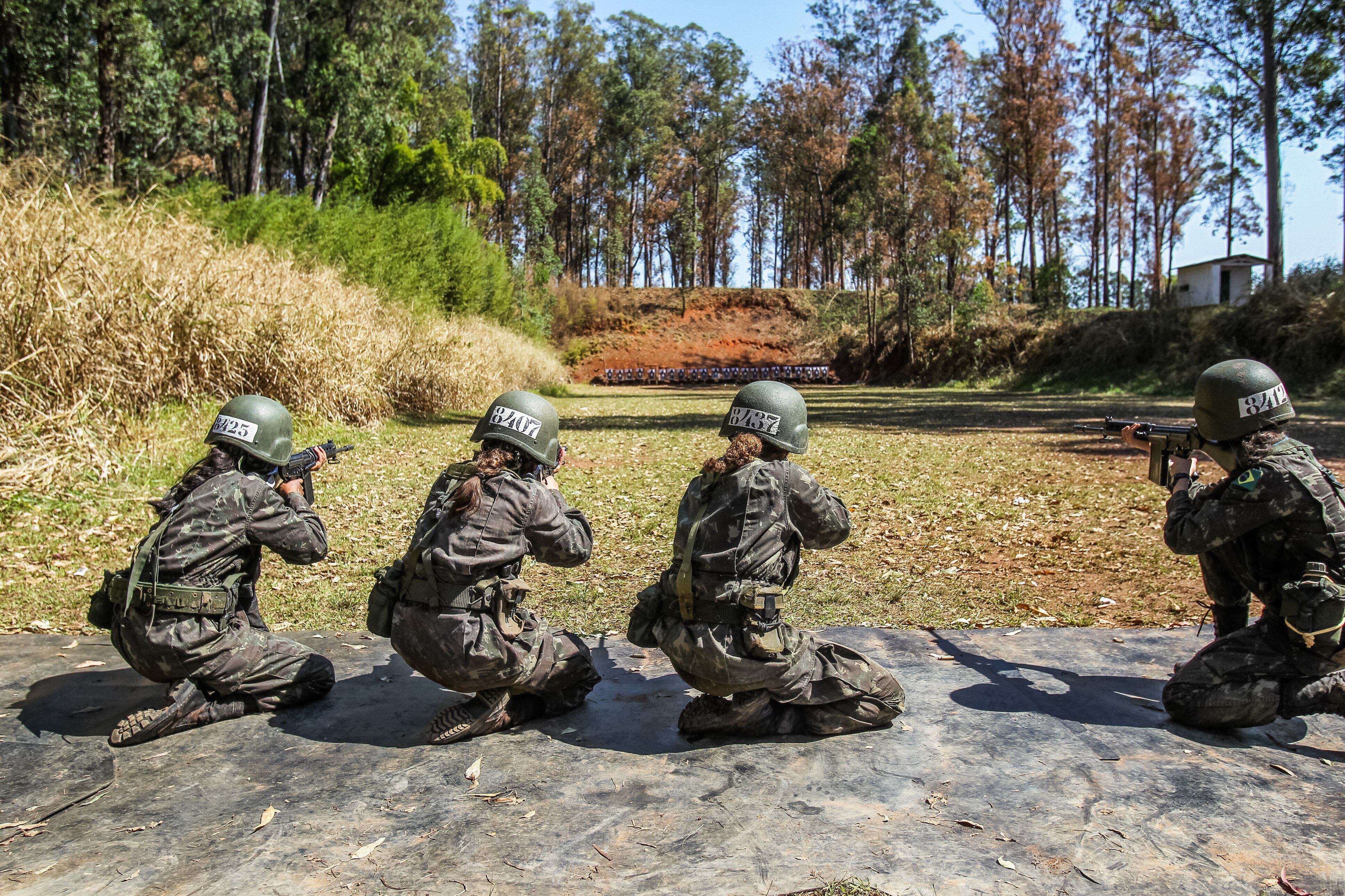 Exército brasileiro já treina mulheres para o front