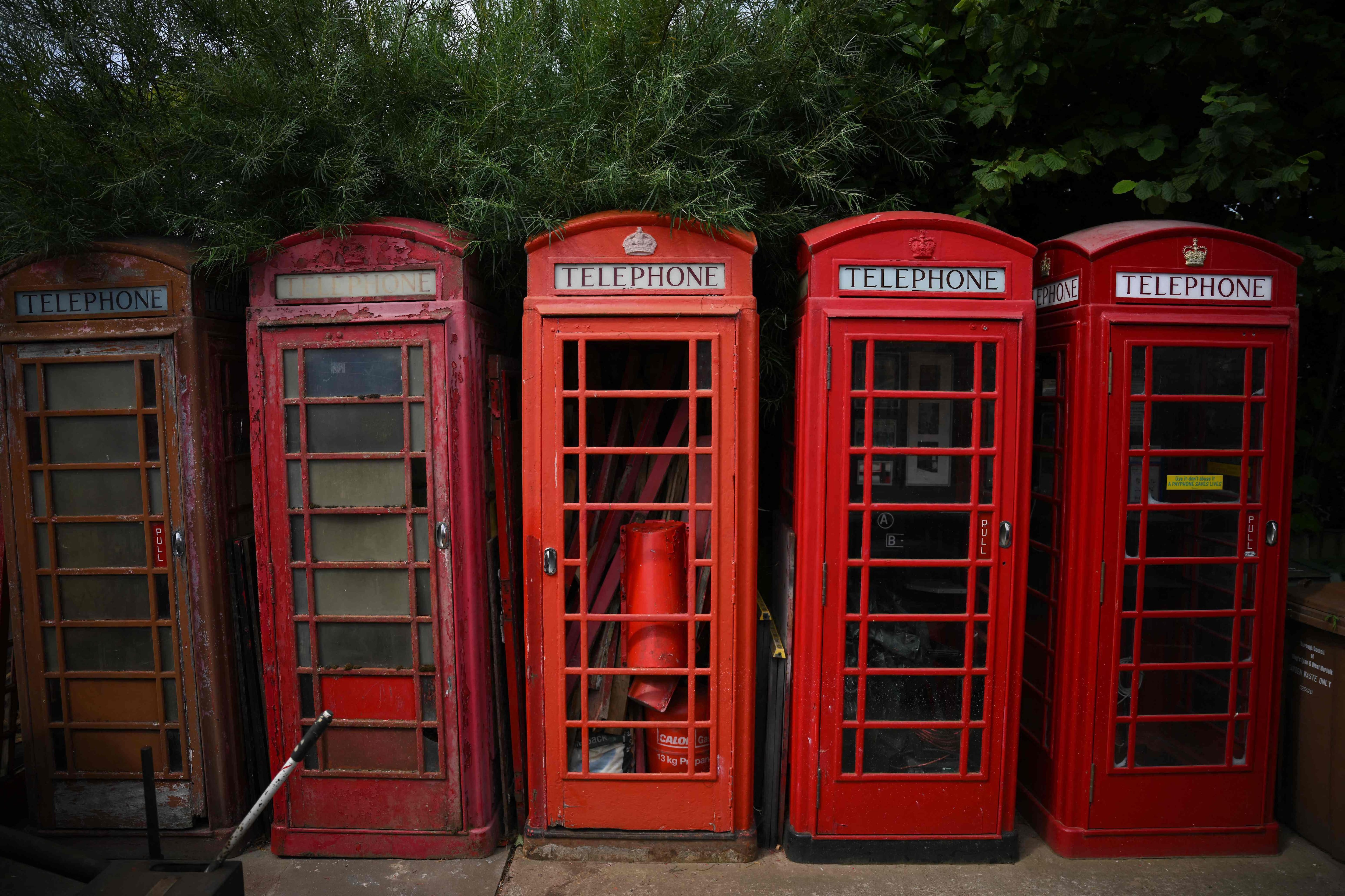 Britânico abre café em cabine telefônica fora de uso