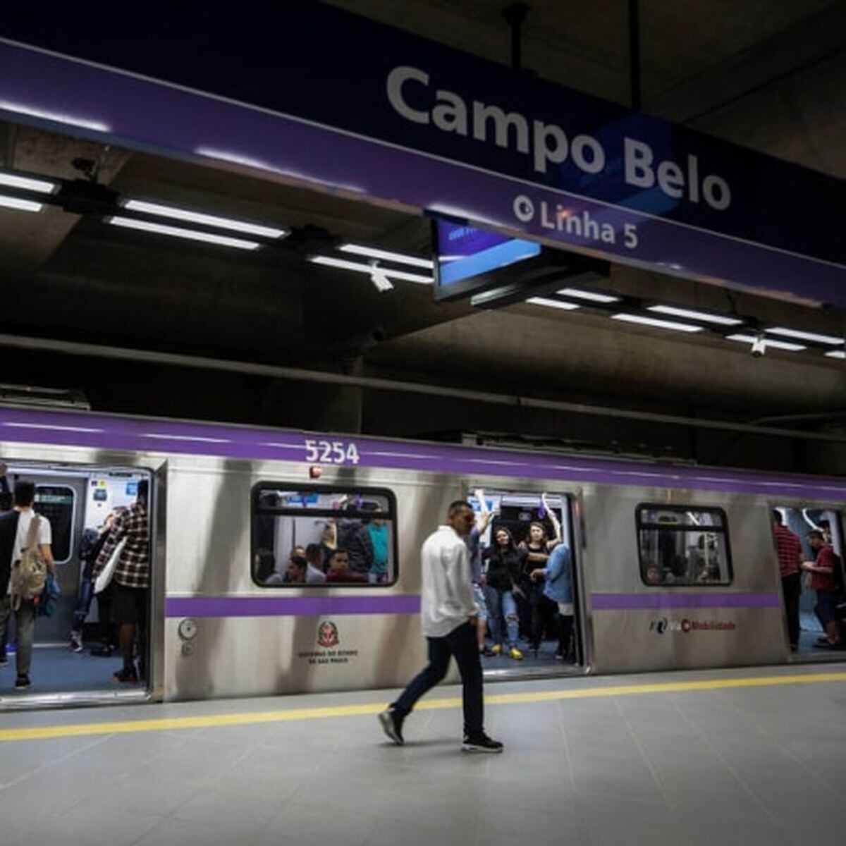 Linha 5-lilás do Metrô opera com velocidade reduzida após falha -  14/09/2017 - Cotidiano - Folha de S.Paulo