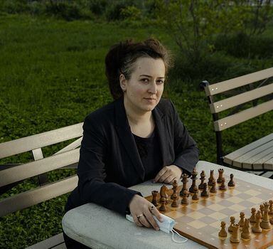 O Gambito da Rainha' inspira quarto de hotel que tem peças de xadrez no  teto