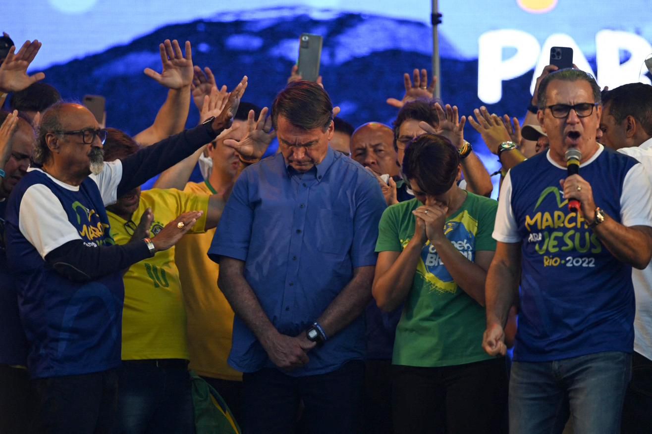 TikTokers evangélicos apoiam Bolsonaro; Lula tenta conquistar cristãos