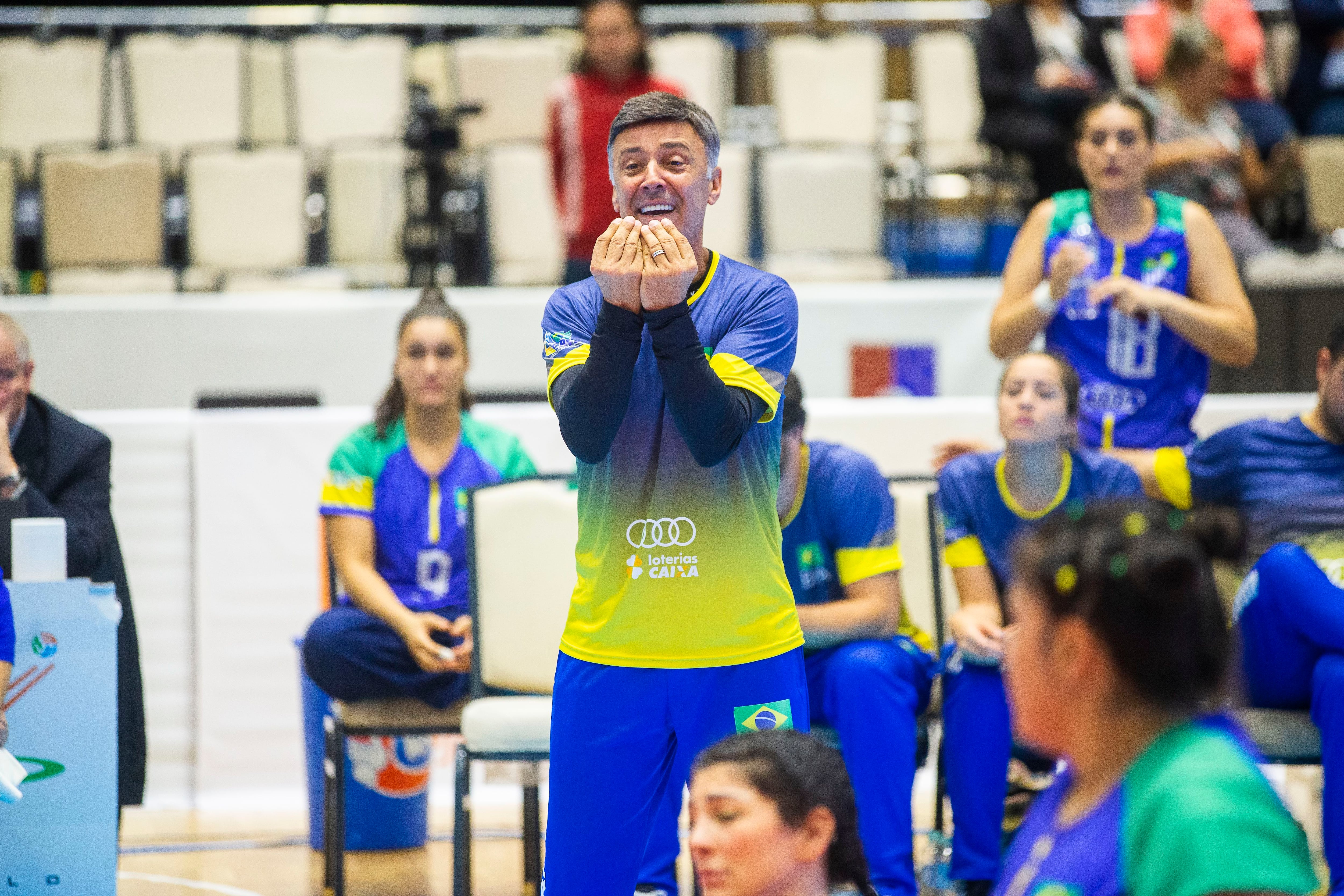 Homem mais alto do Brasil estreia no vôlei sentado por ouro em Paris