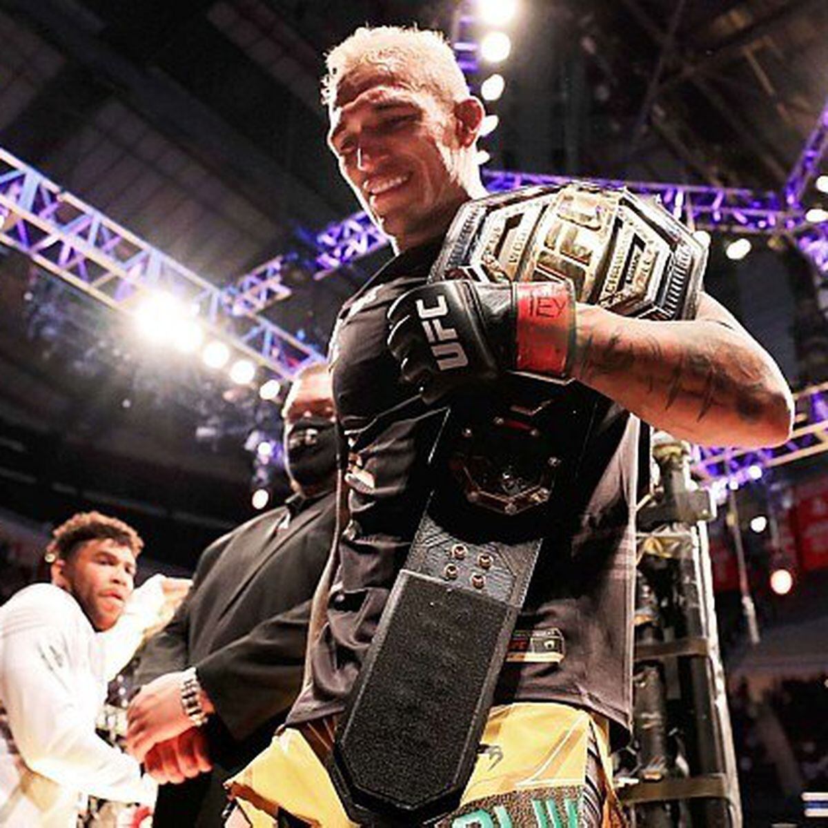 Charles do Bronx tem luta de título no UFC contra russo em outubro