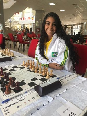 GazetaWeb - Xadrez: jovem alagoana cria rifa para participar do Campeonato  Mundial da modalidade