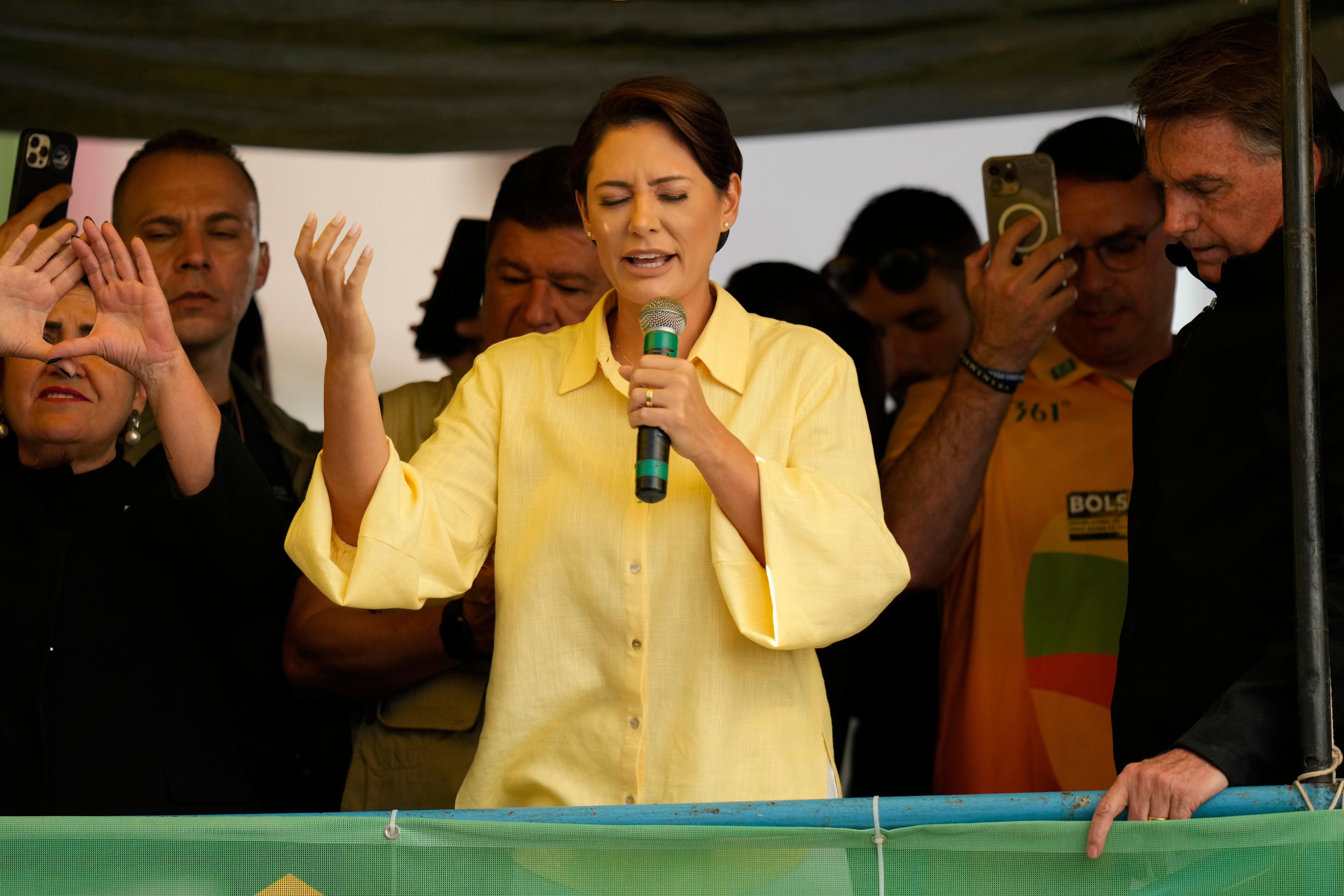 Por que Bolsonaro insiste na candidatura de Damares ao Senado