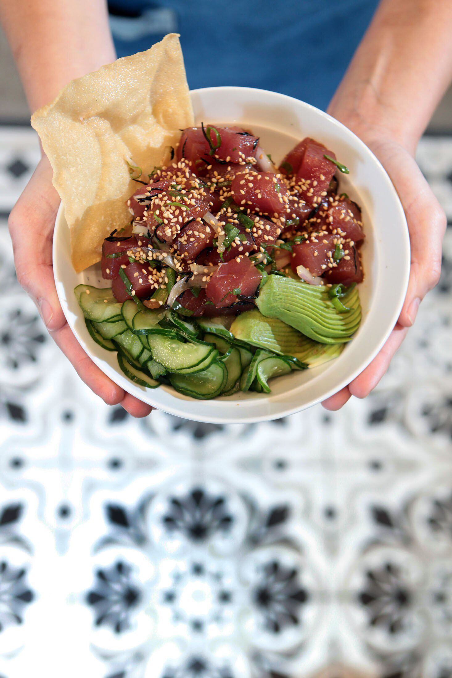 Receita de poke de salmão - Estadão