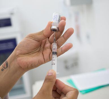 É falso que vacina australiana tenha infectado pessoas com HIV; voluntários  tiveram falso-positivo