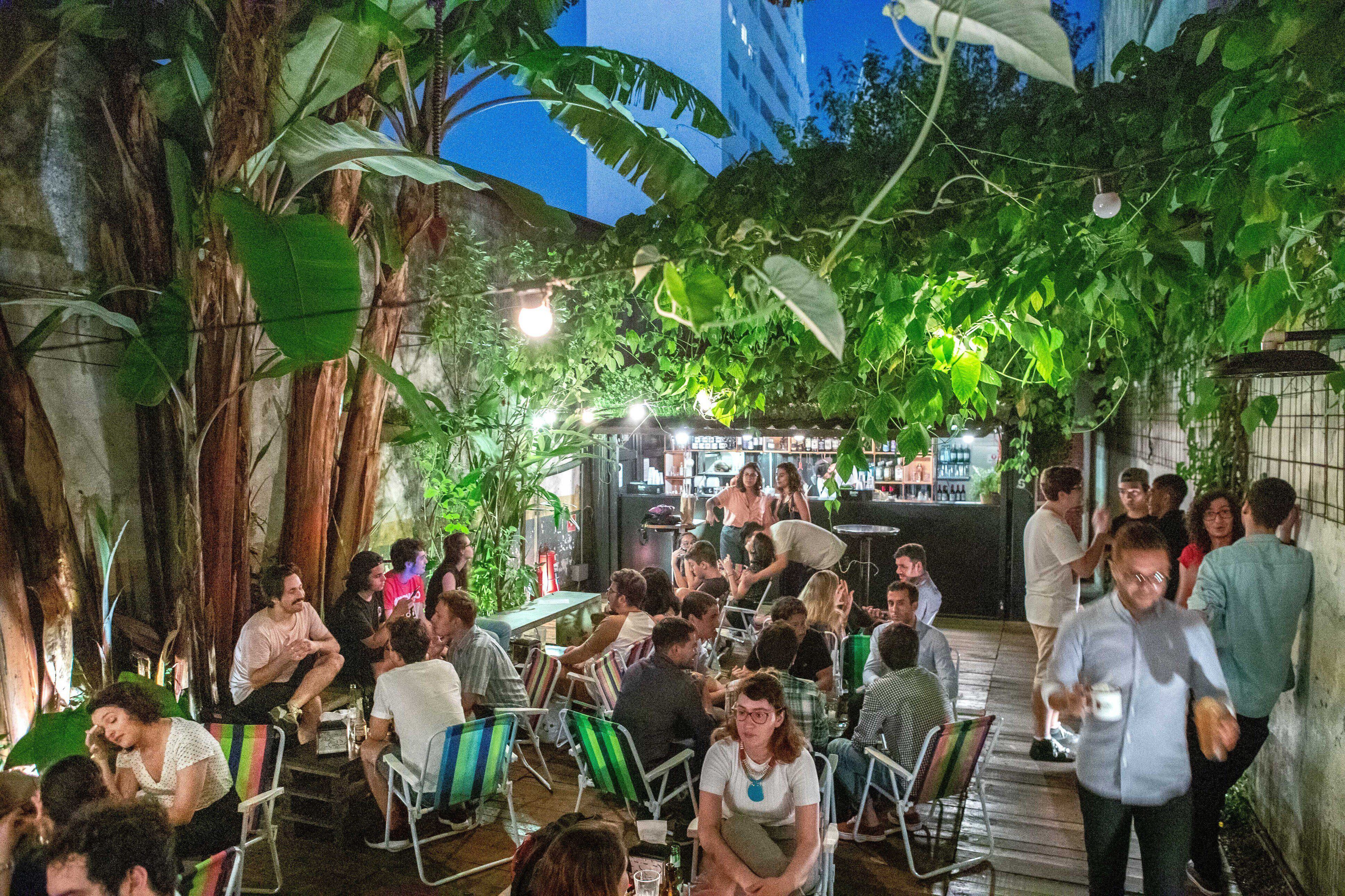 Sócios de bar e restaurante defendem cautela na reabertura em SP