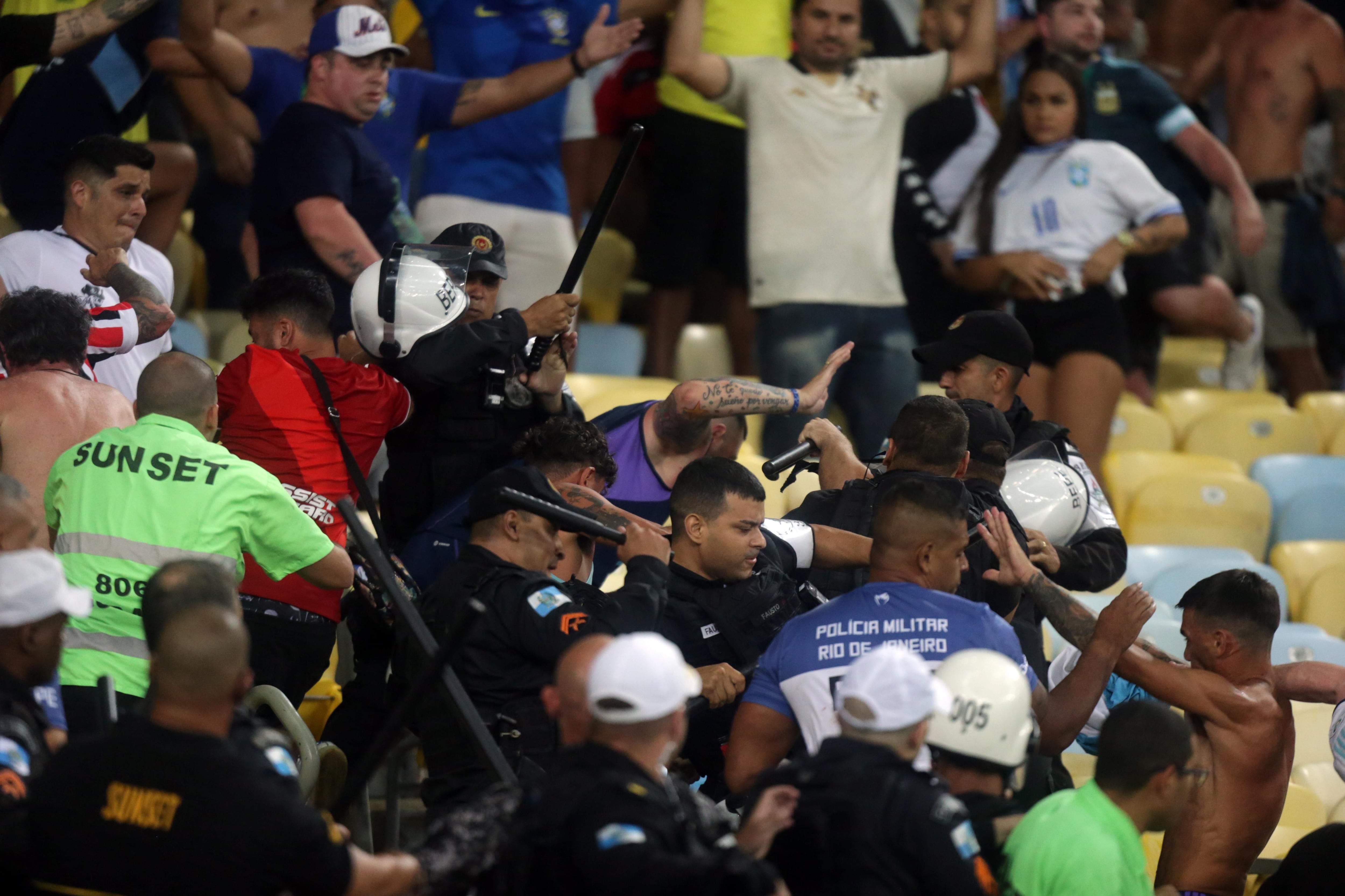 Brasil x Argentina: 8 torcedores são presos após briga no Maracanã