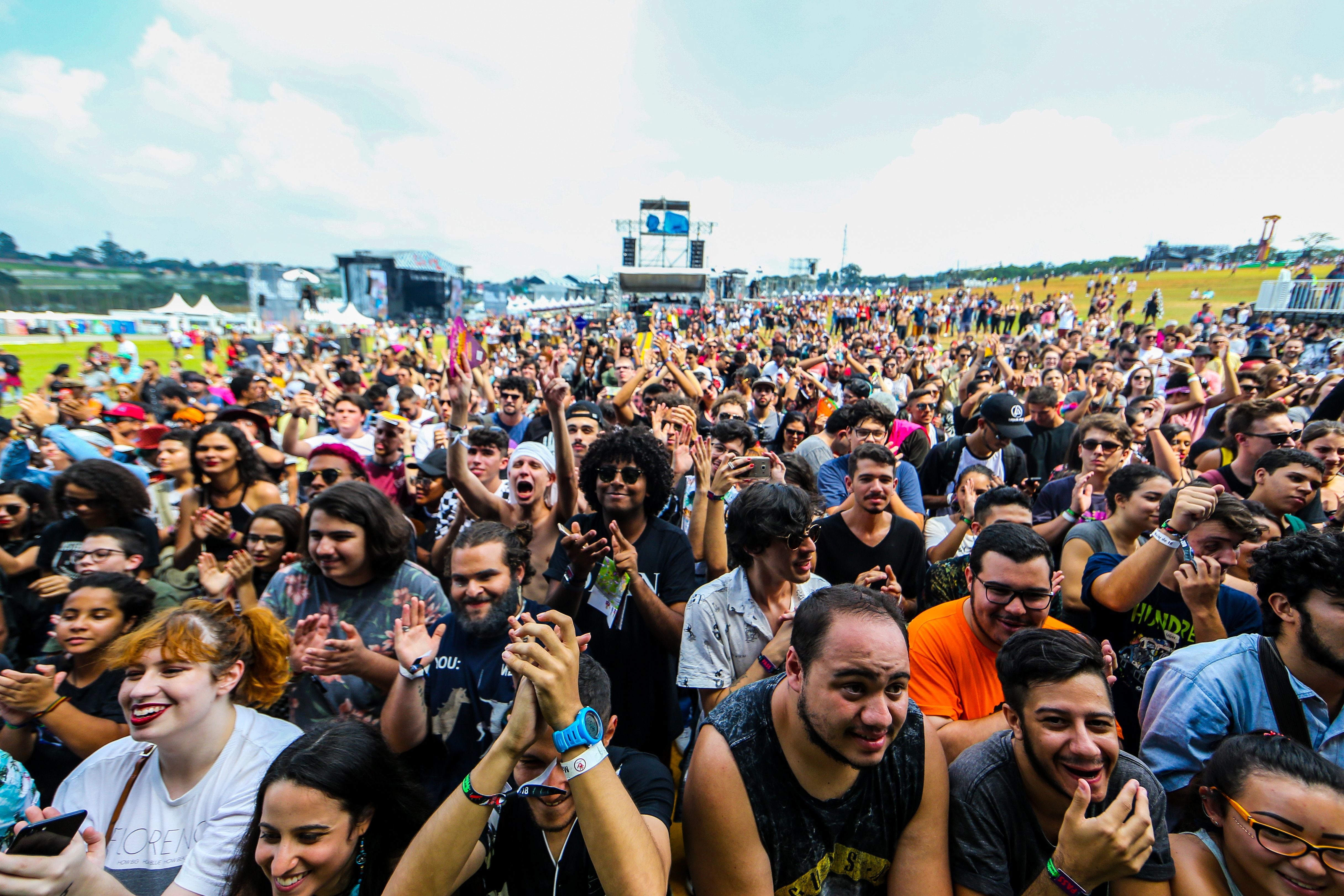 The Neighbourhood faz festa deprê para multidão com rock de rádio lânguido  e sensual no Lolla, Lollapalooza 2018