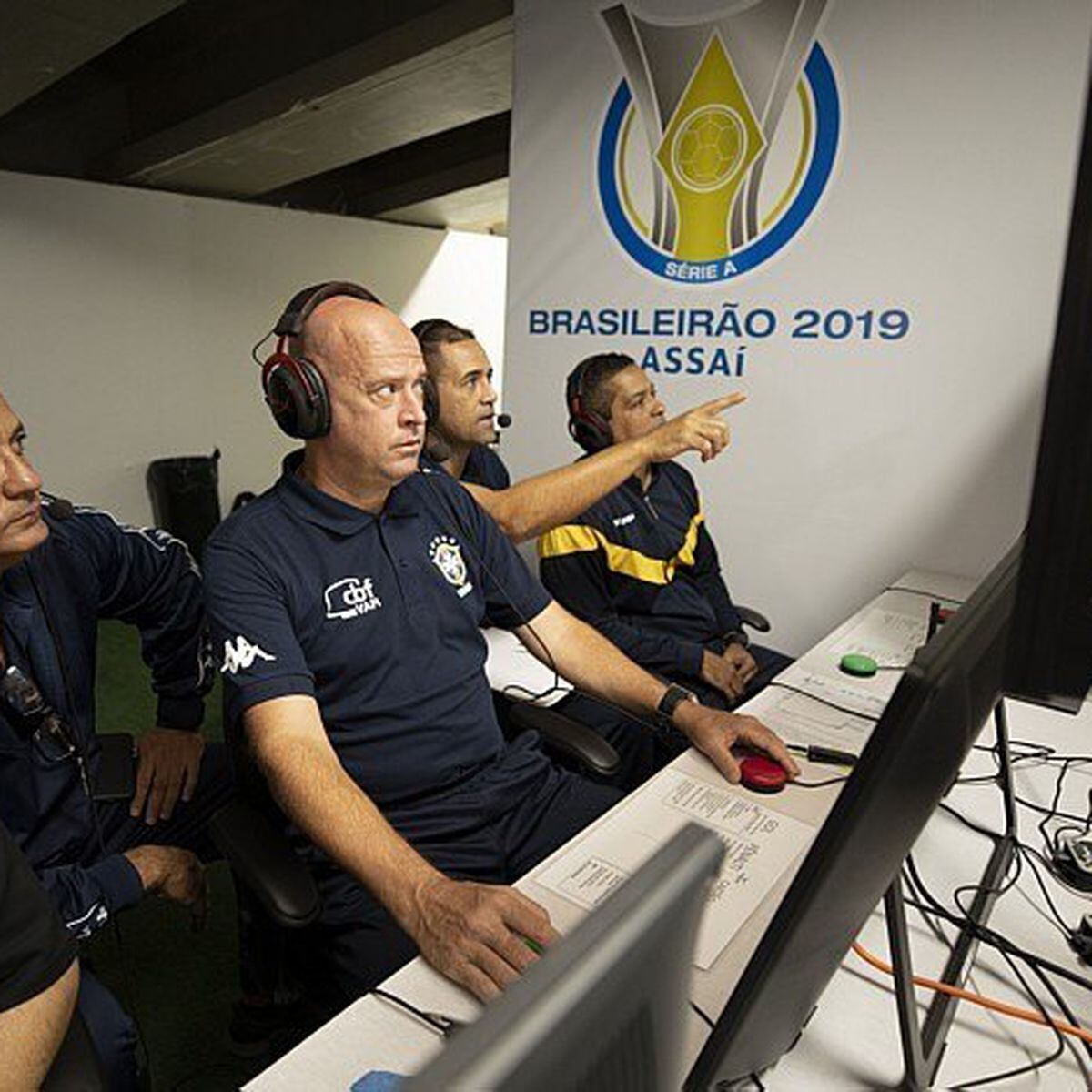 Com árbitro de vídeo, quartas de final da Copa do Brasil são