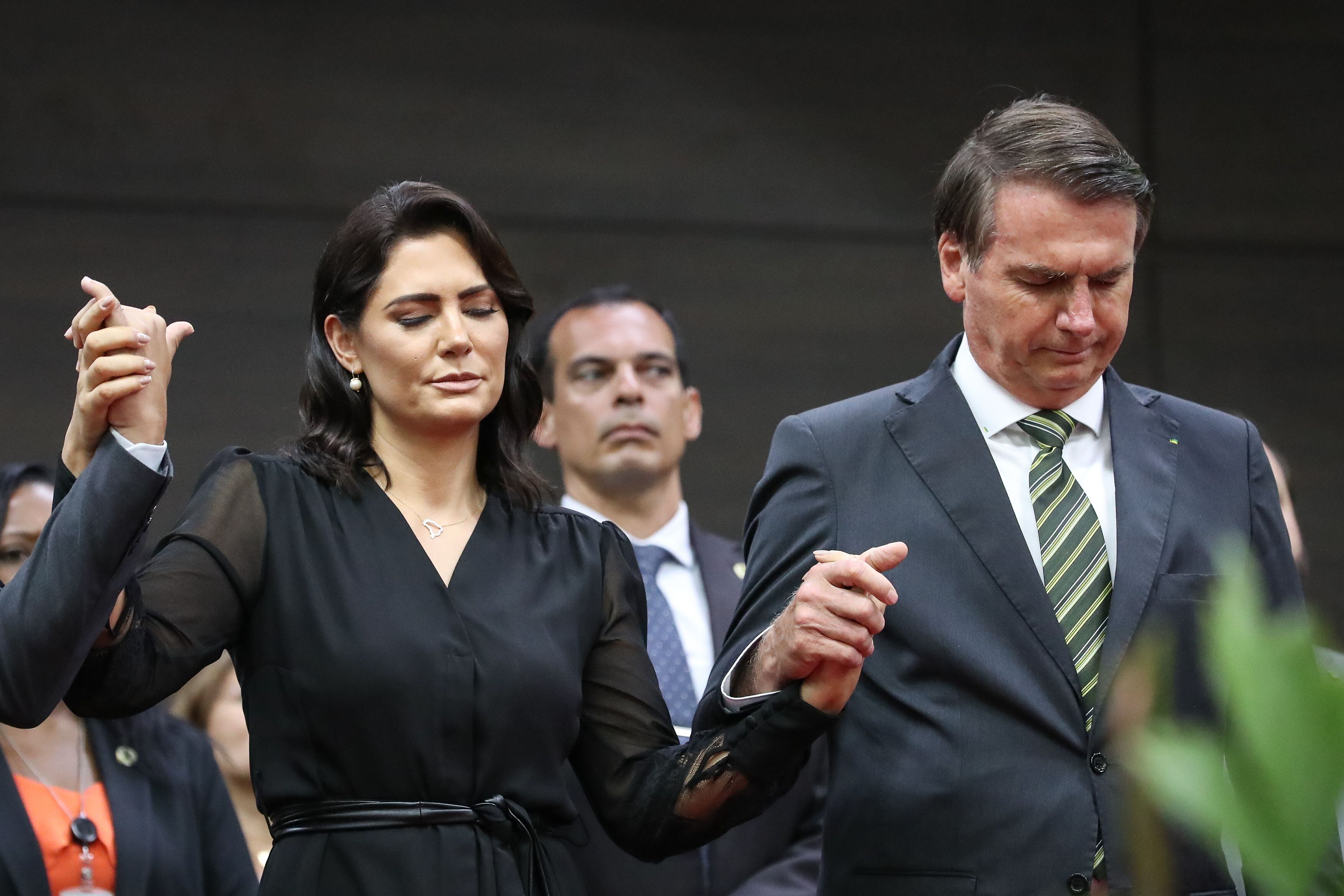 Apoiadores veem traição do presidente Jair Bolsonaro e aliados